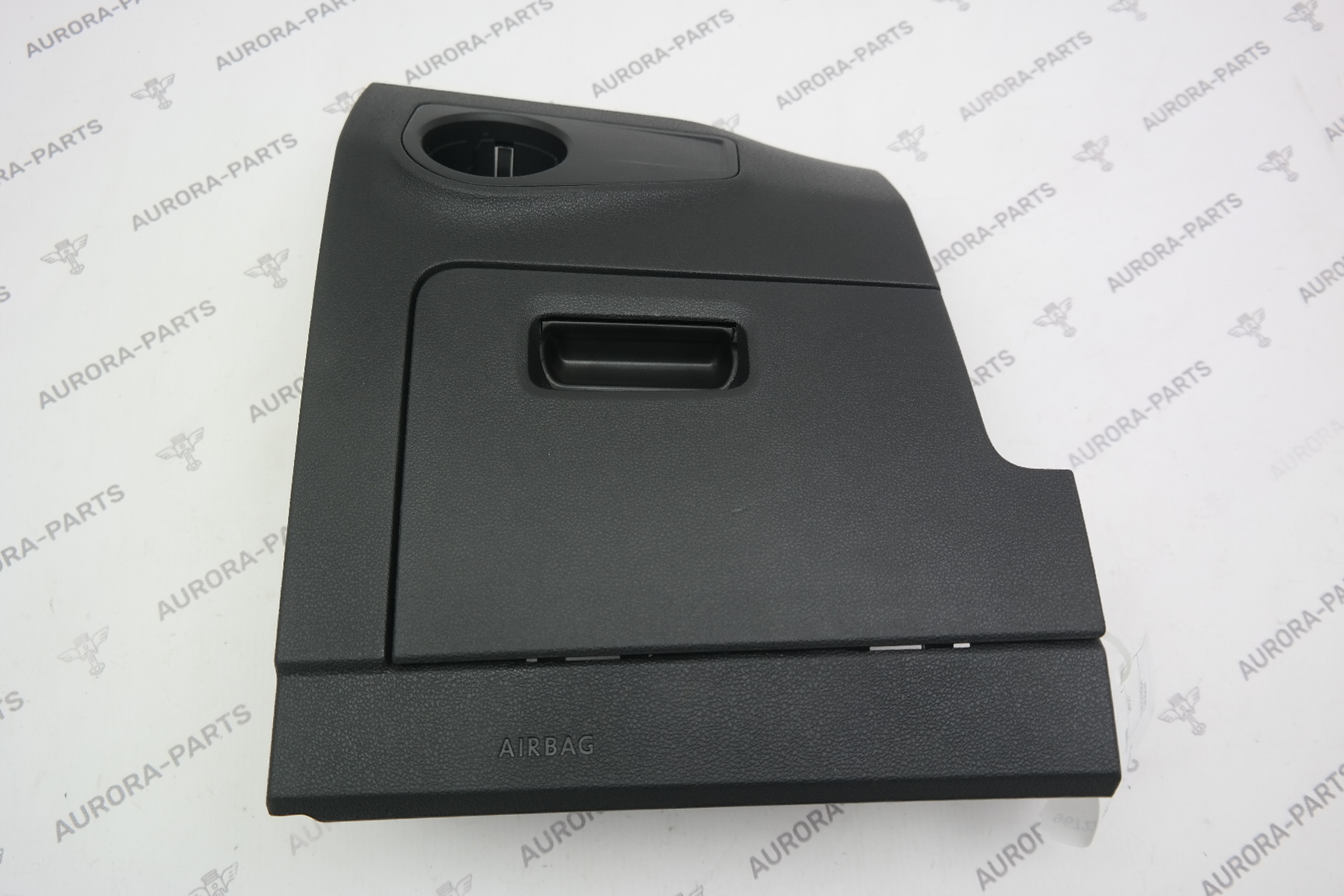 Накладка торпеды нижняя LH VW Tiguan