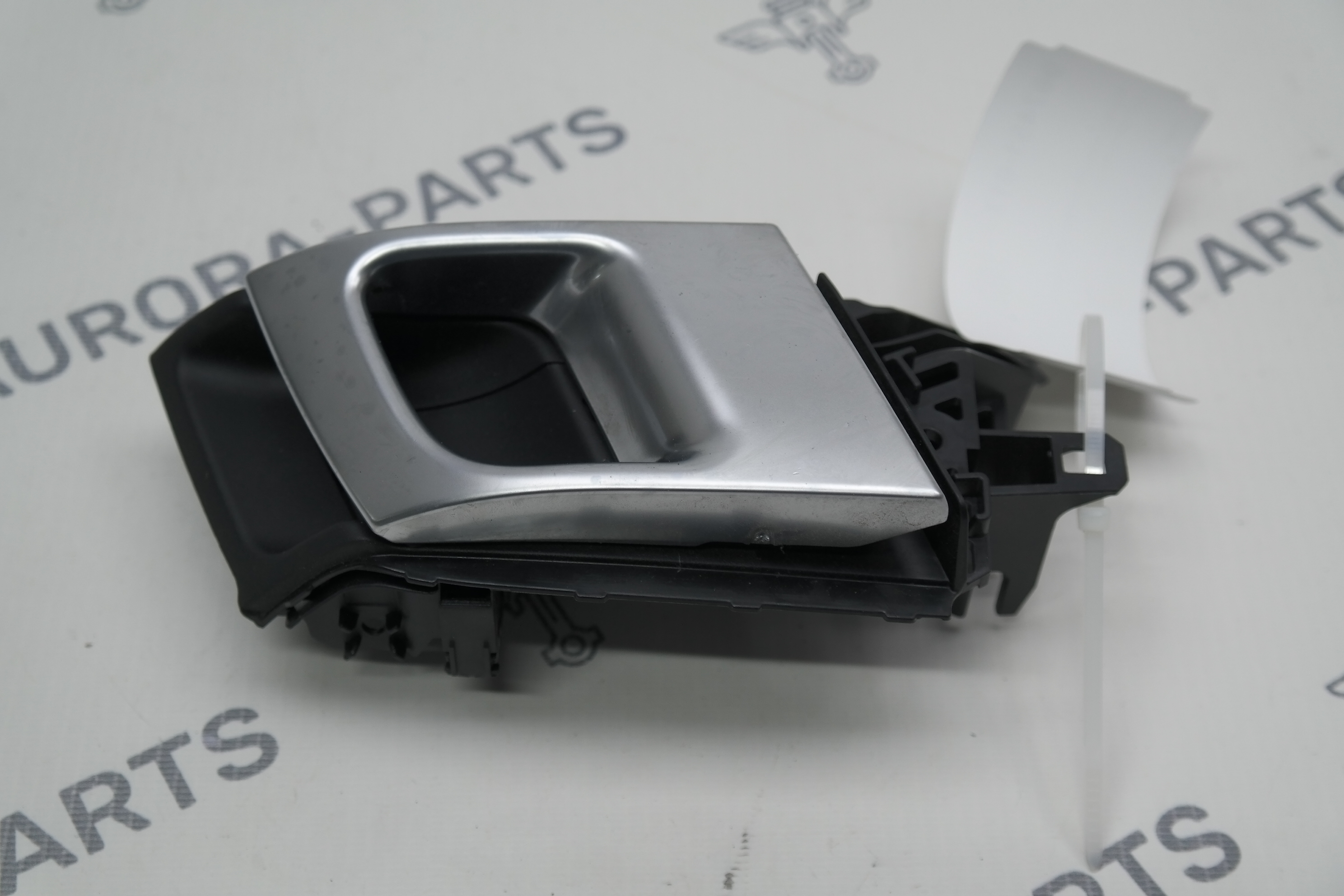 Ручка задней двери внутренняя LH Land Rover Range Rover Sport