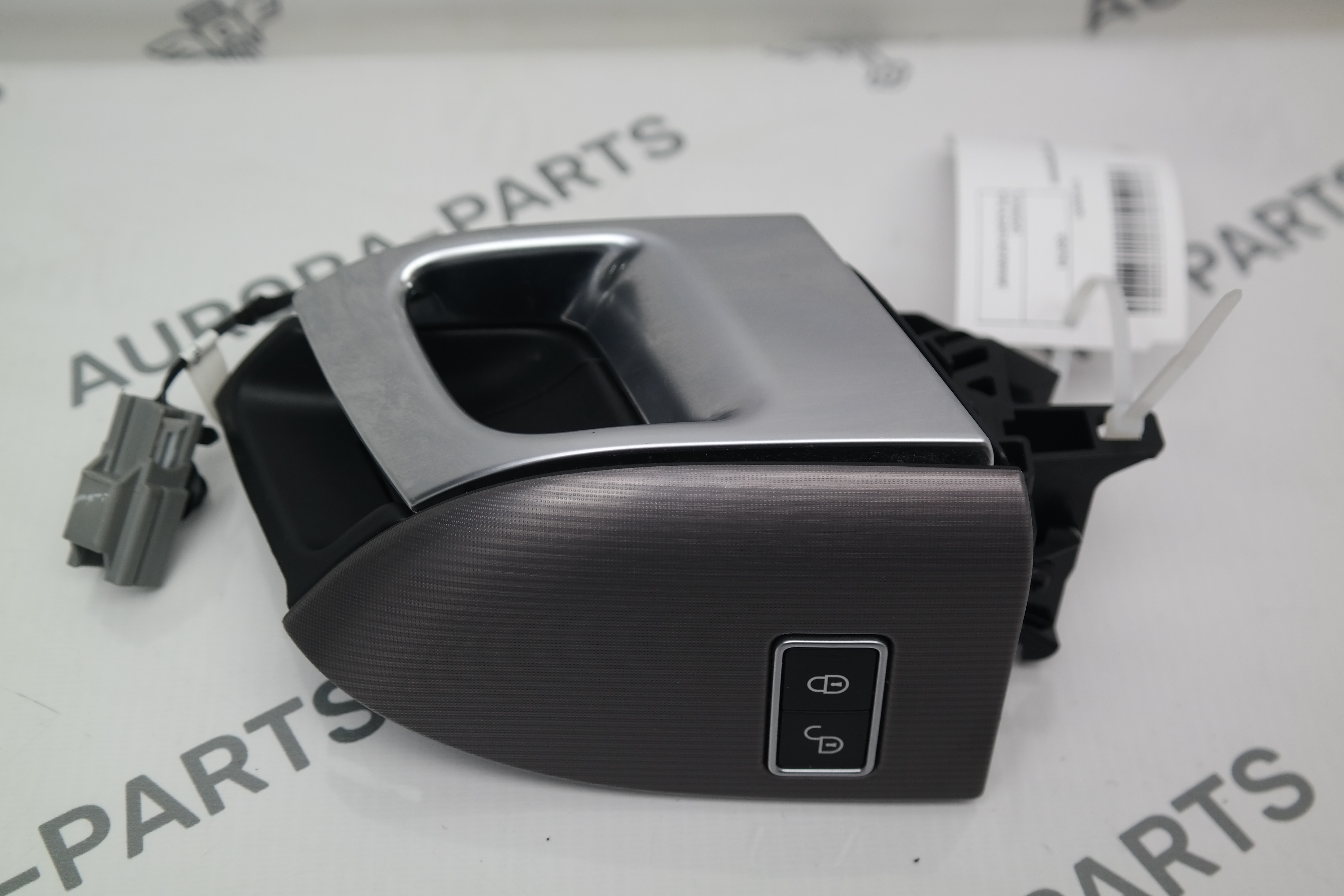 Ручка задней двери внутренняя LH Land Rover Range Rover Sport