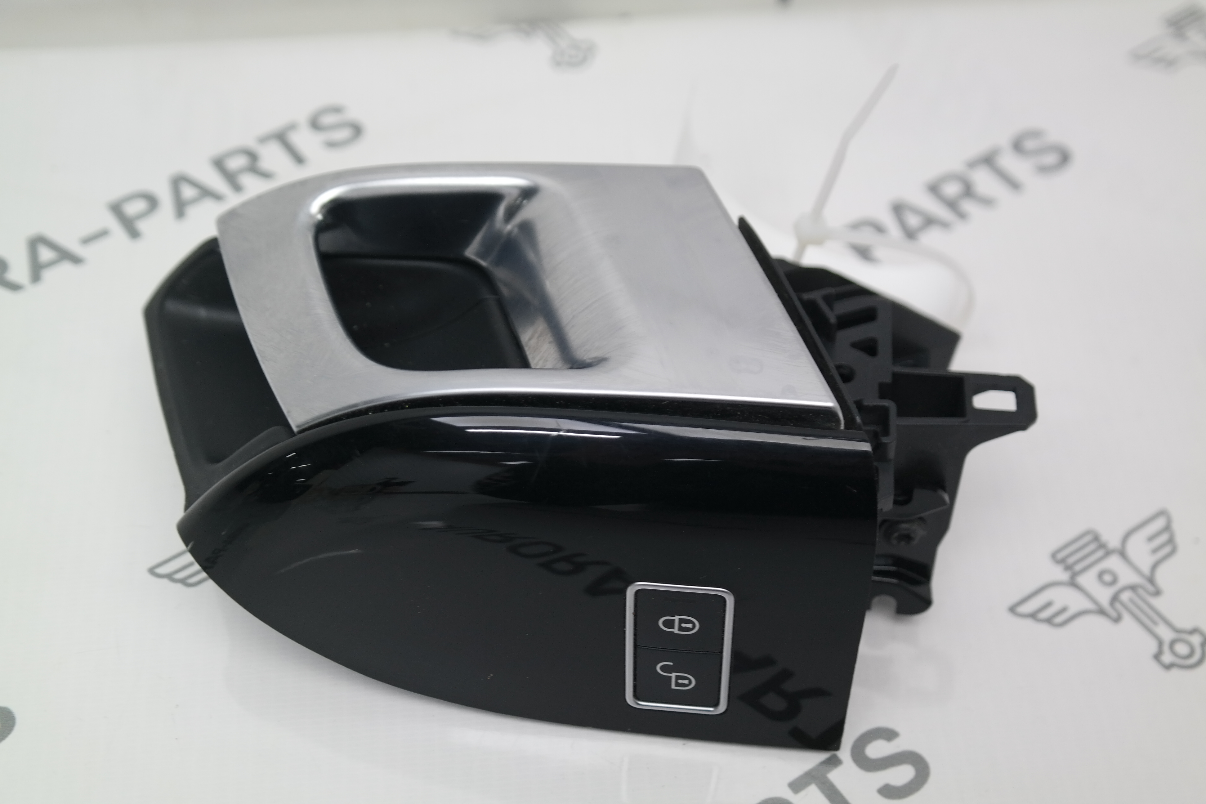 Ручка задней двери внутренняя LH Land Rover Range Rover Sport