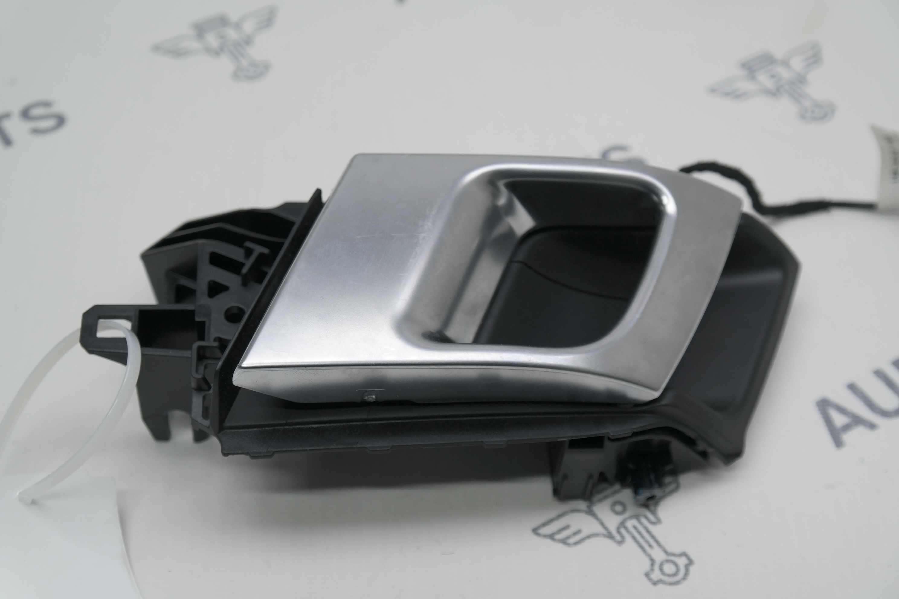 Ручка задней двери внутренняя RH Land Rover Range Rover Sport