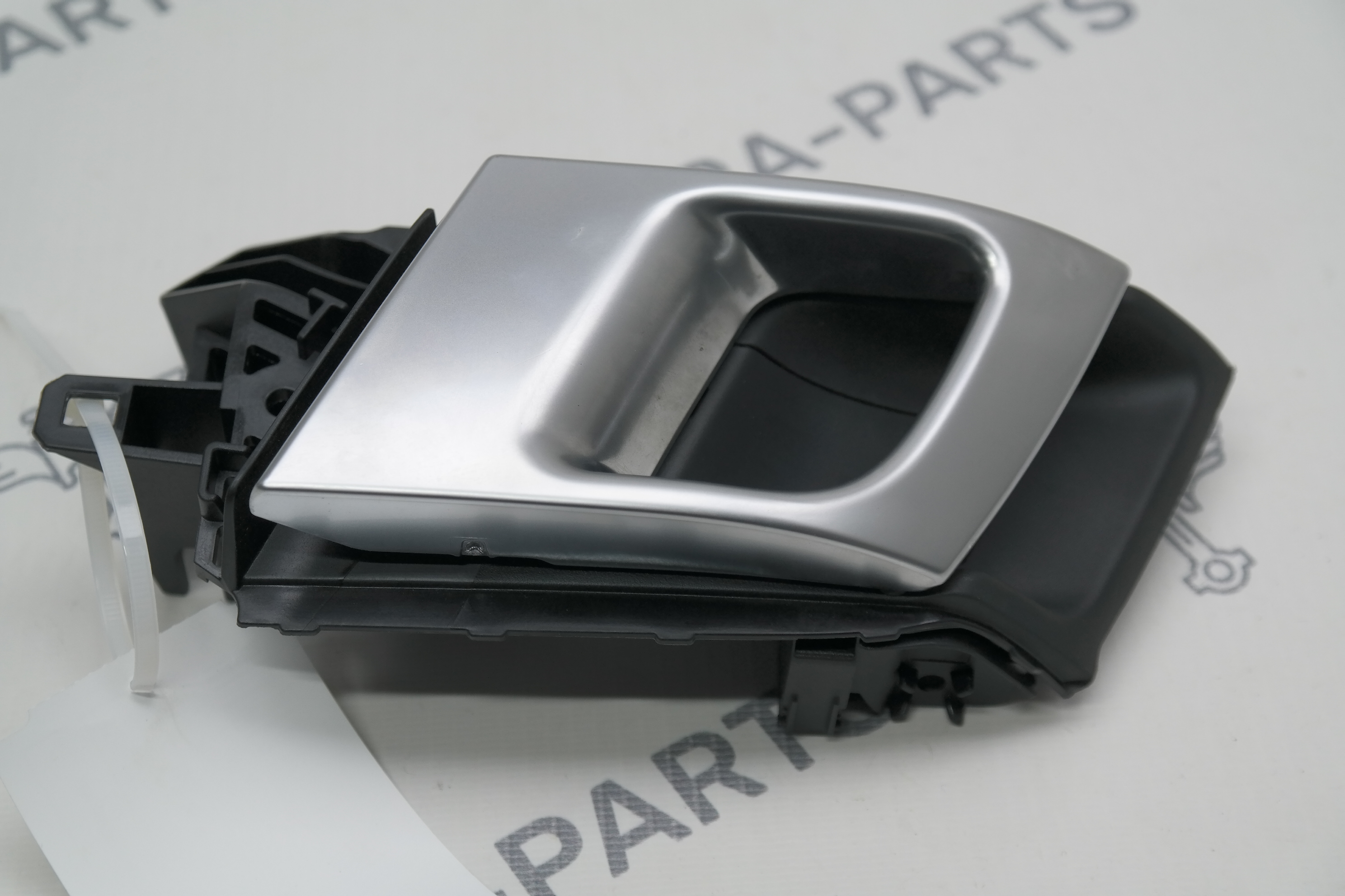 Ручка задней двери внутренняя RH Land Rover Range Rover Sport