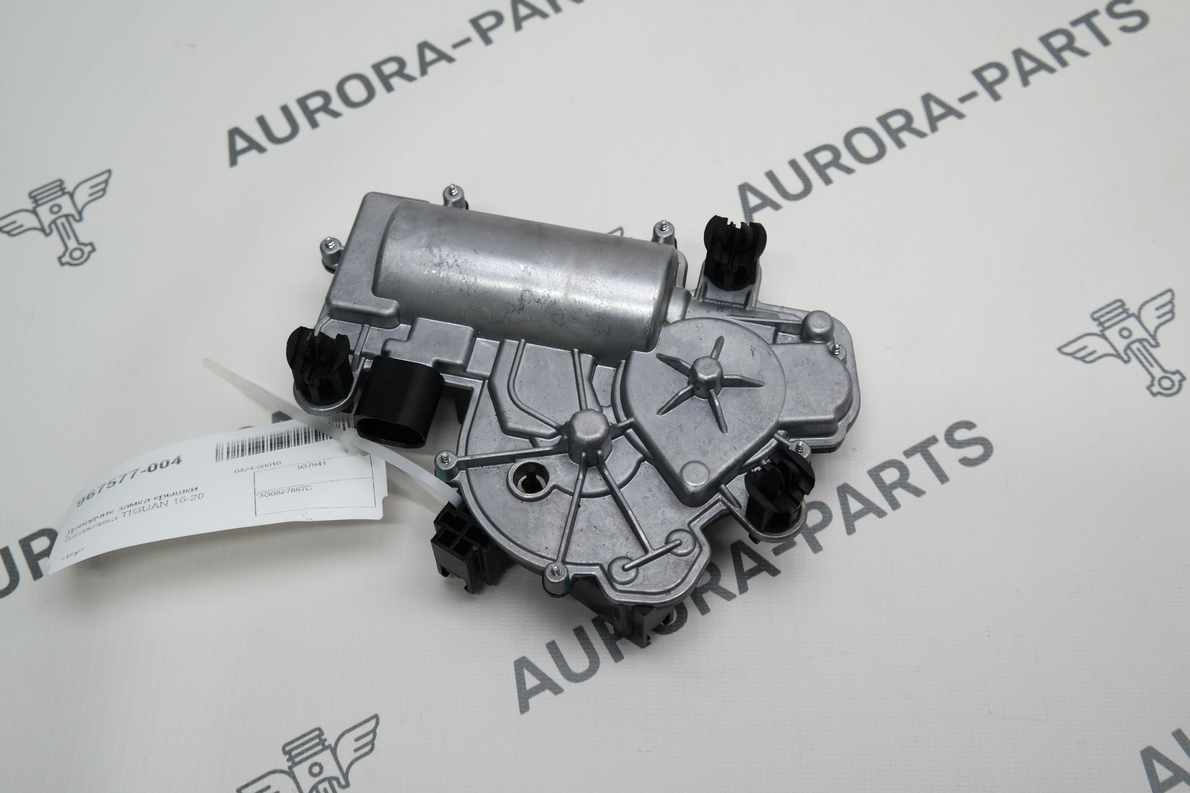 Доводчик замка крышки багажника VW Tiguan