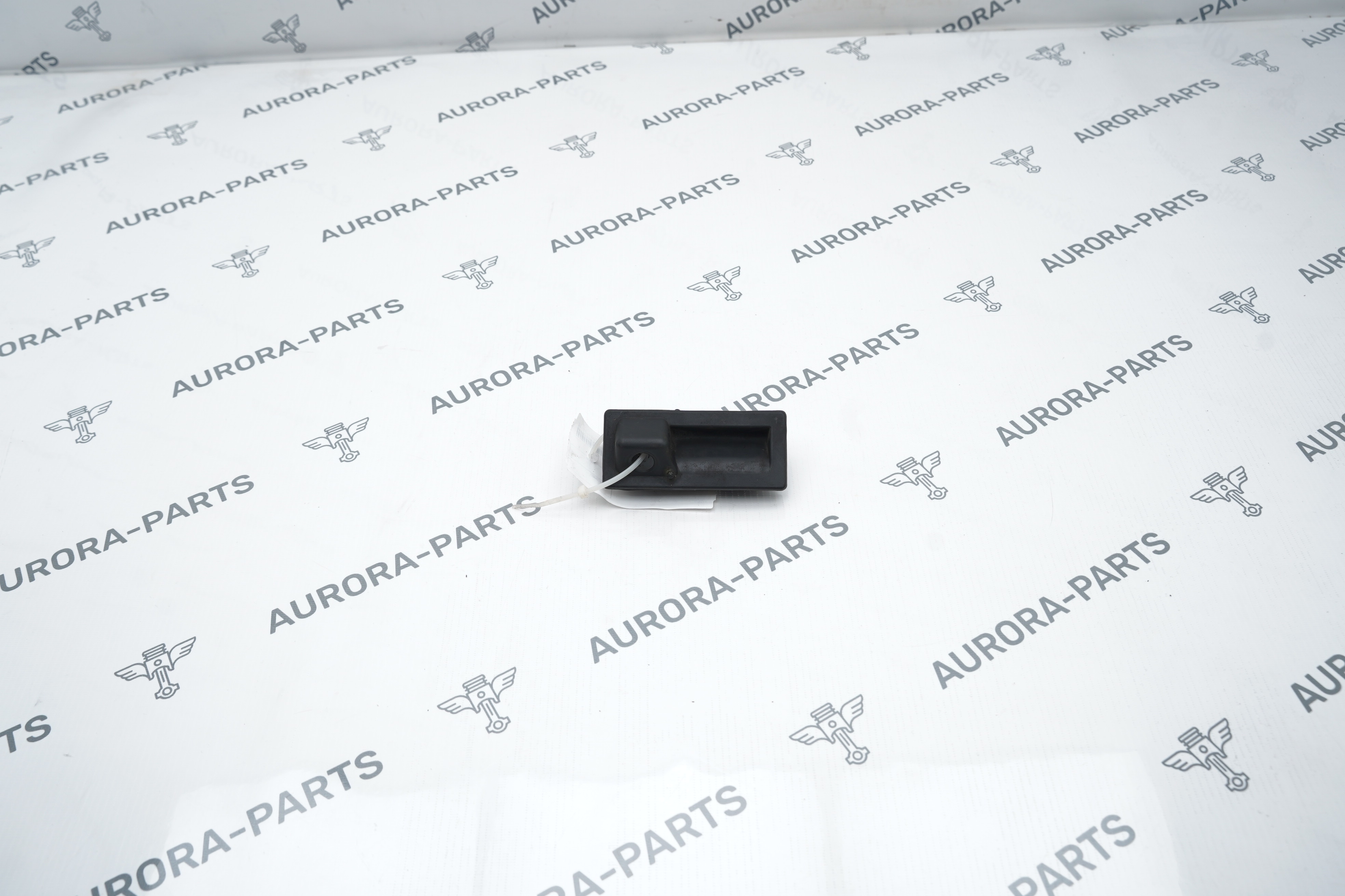 Кнопка открывания крышки багажника VW Tiguan