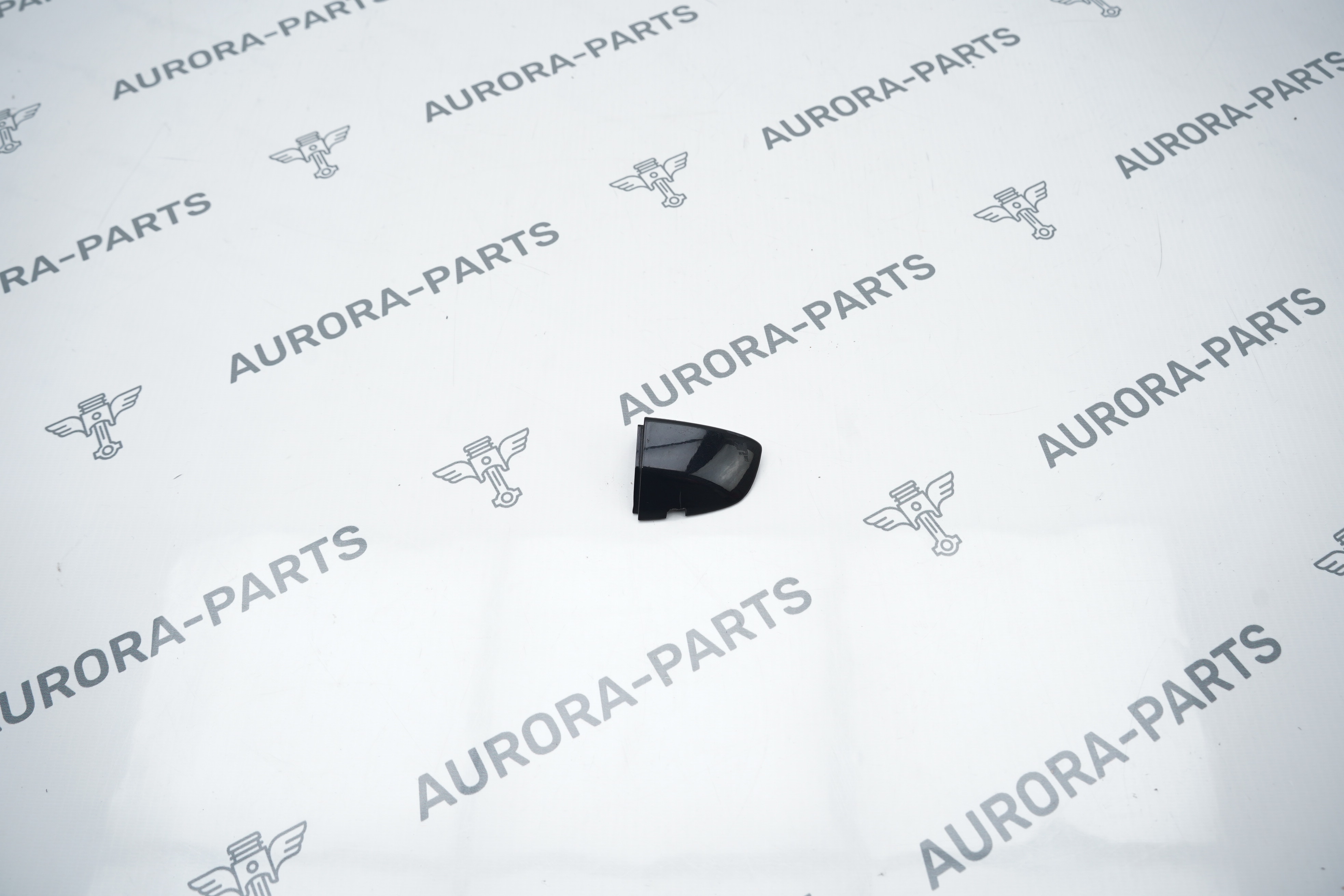 Хвостик наружной ручки двери передний LH VW Tiguan