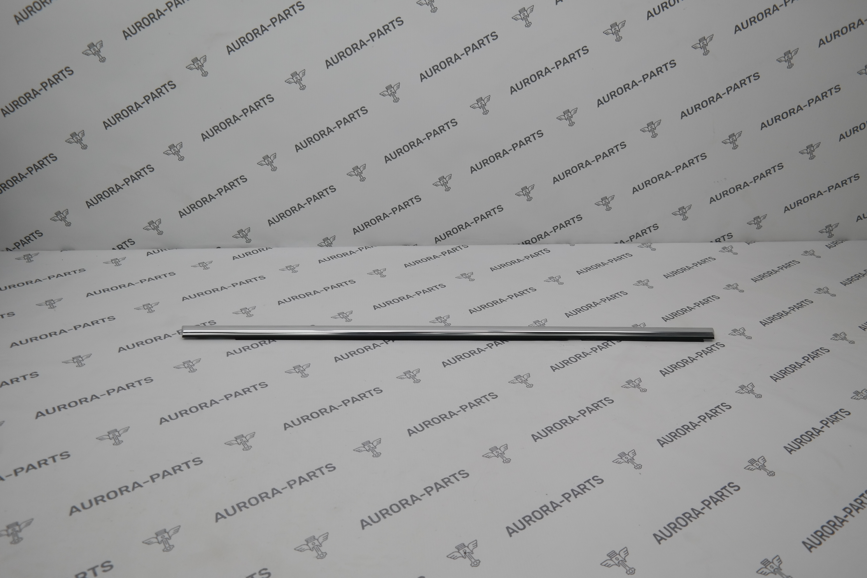 Молдинг стекла задней двери (Бархотка) RH VW Tiguan