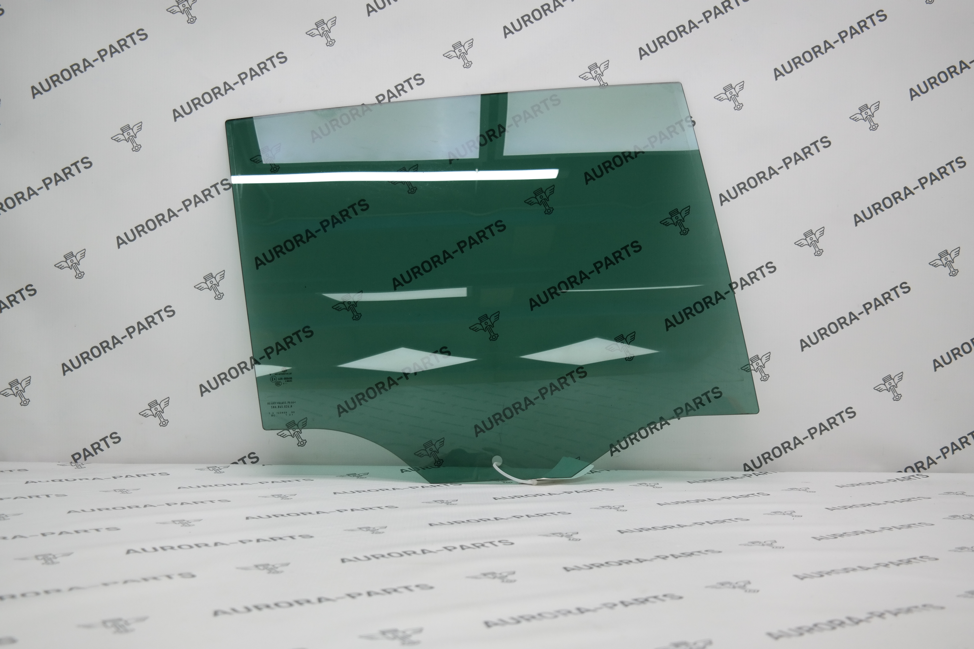 Стекло задней двери RH VW Tiguan