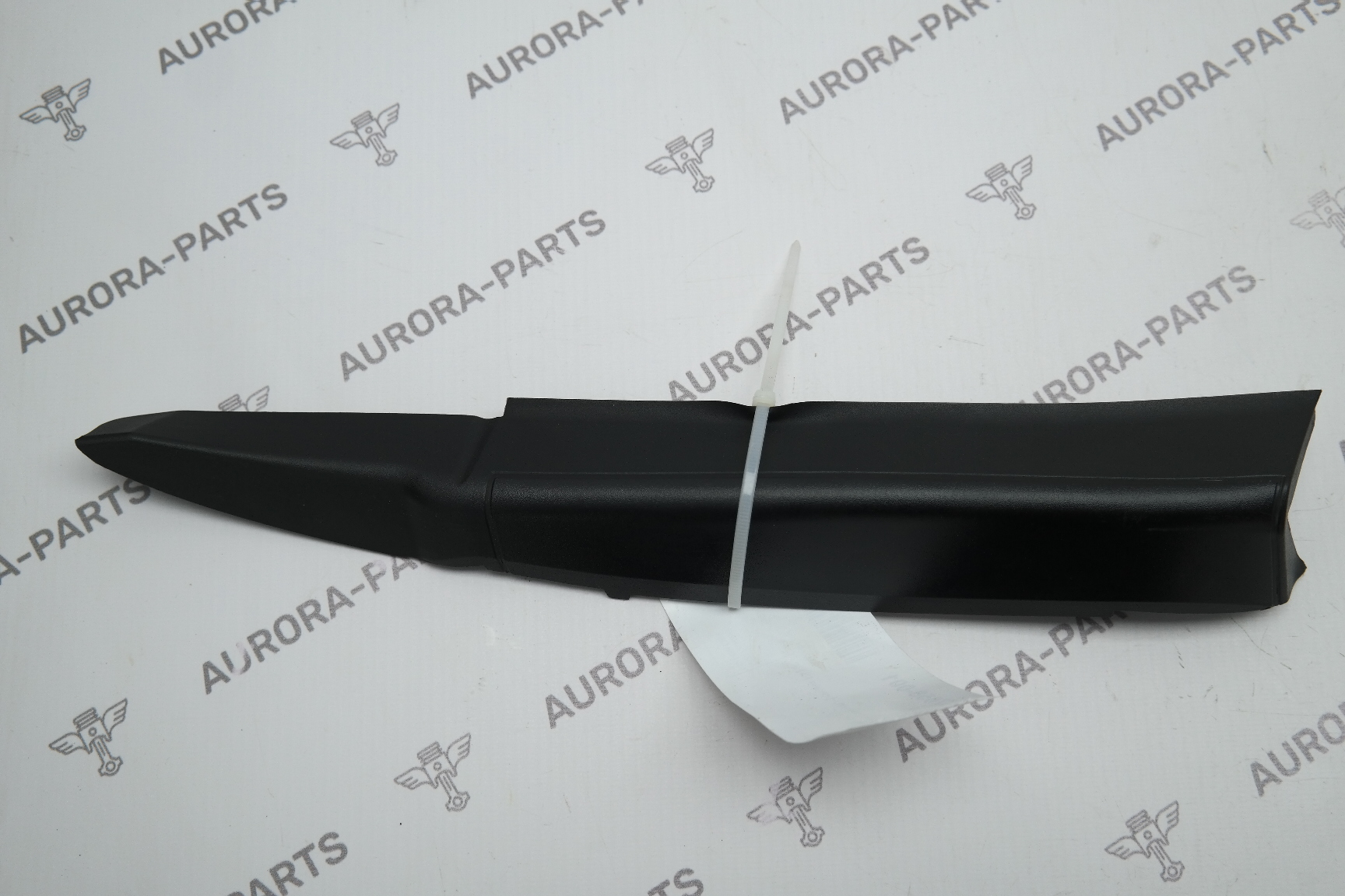 Накладка заднего фонаря RH BMW 7-Series