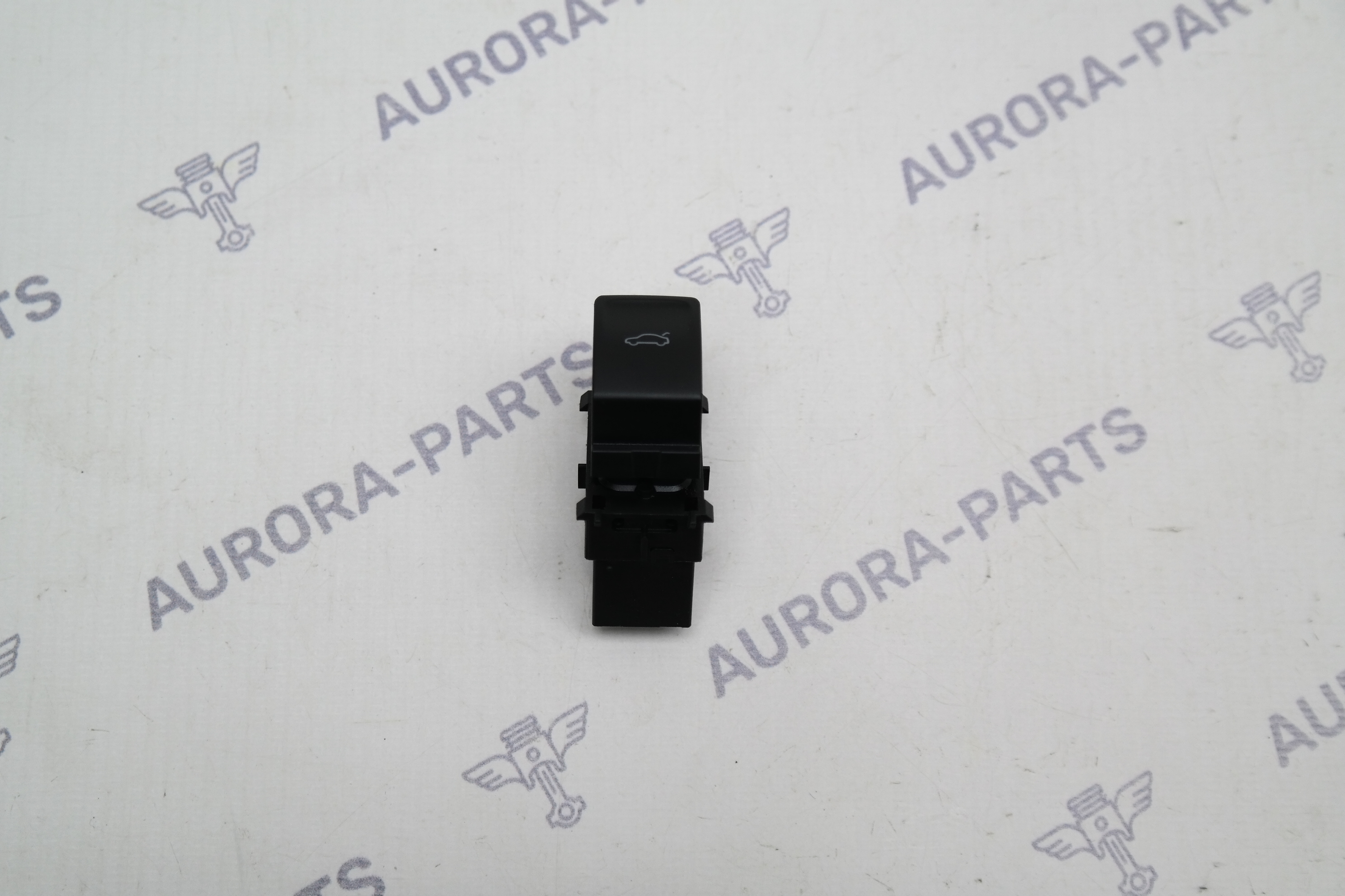 Кнопка открывания крышки багажника VW Tiguan