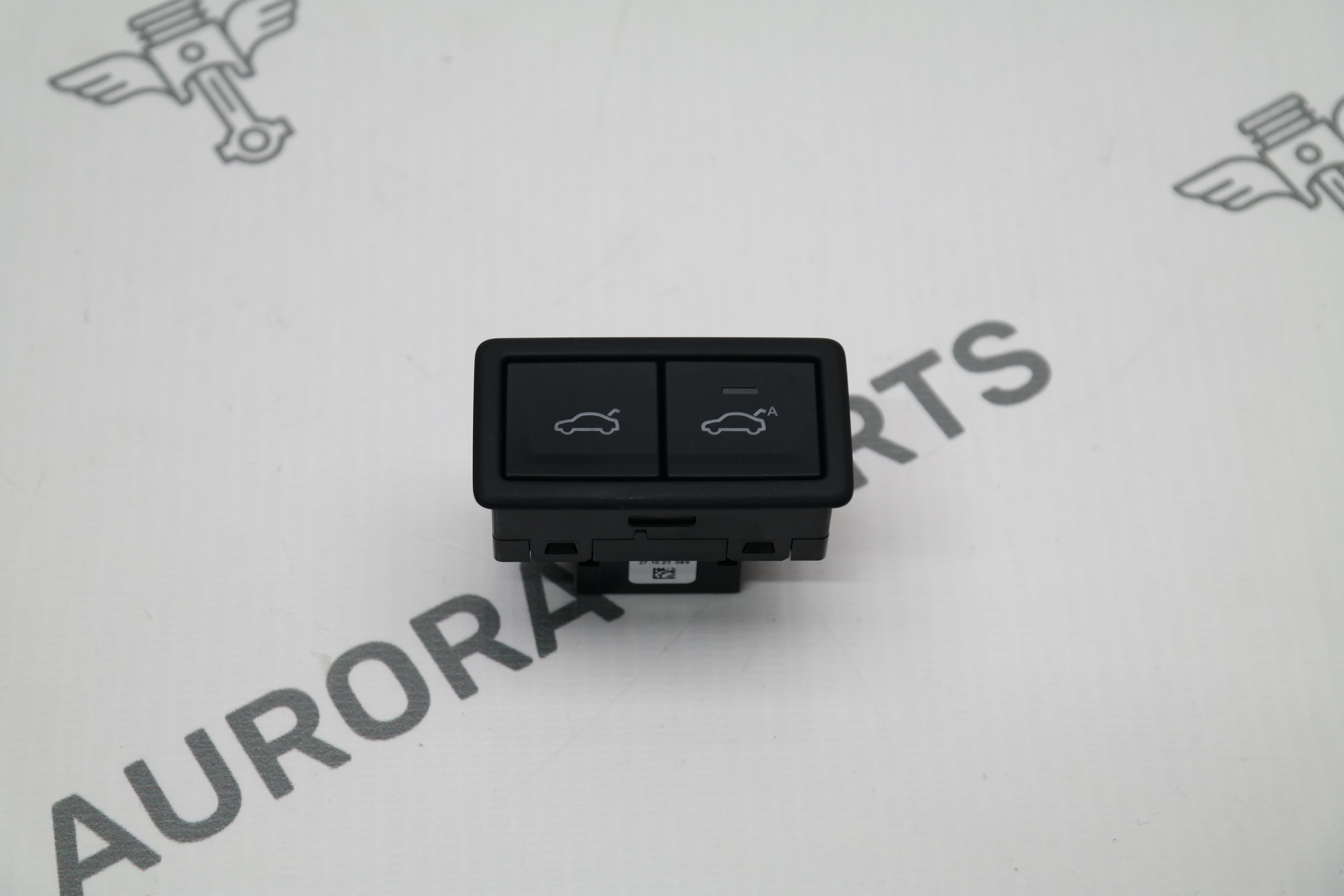 Кнопка крышки багажника VW Tiguan