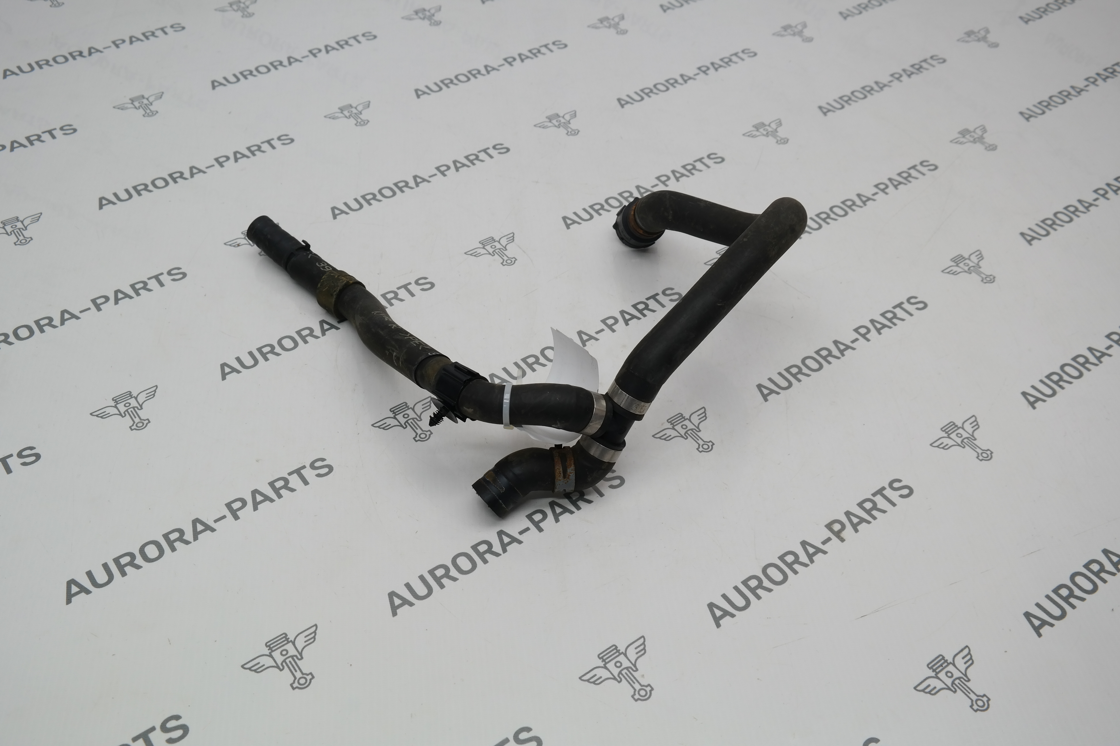 Патрубок системы охлаждения VW Tiguan