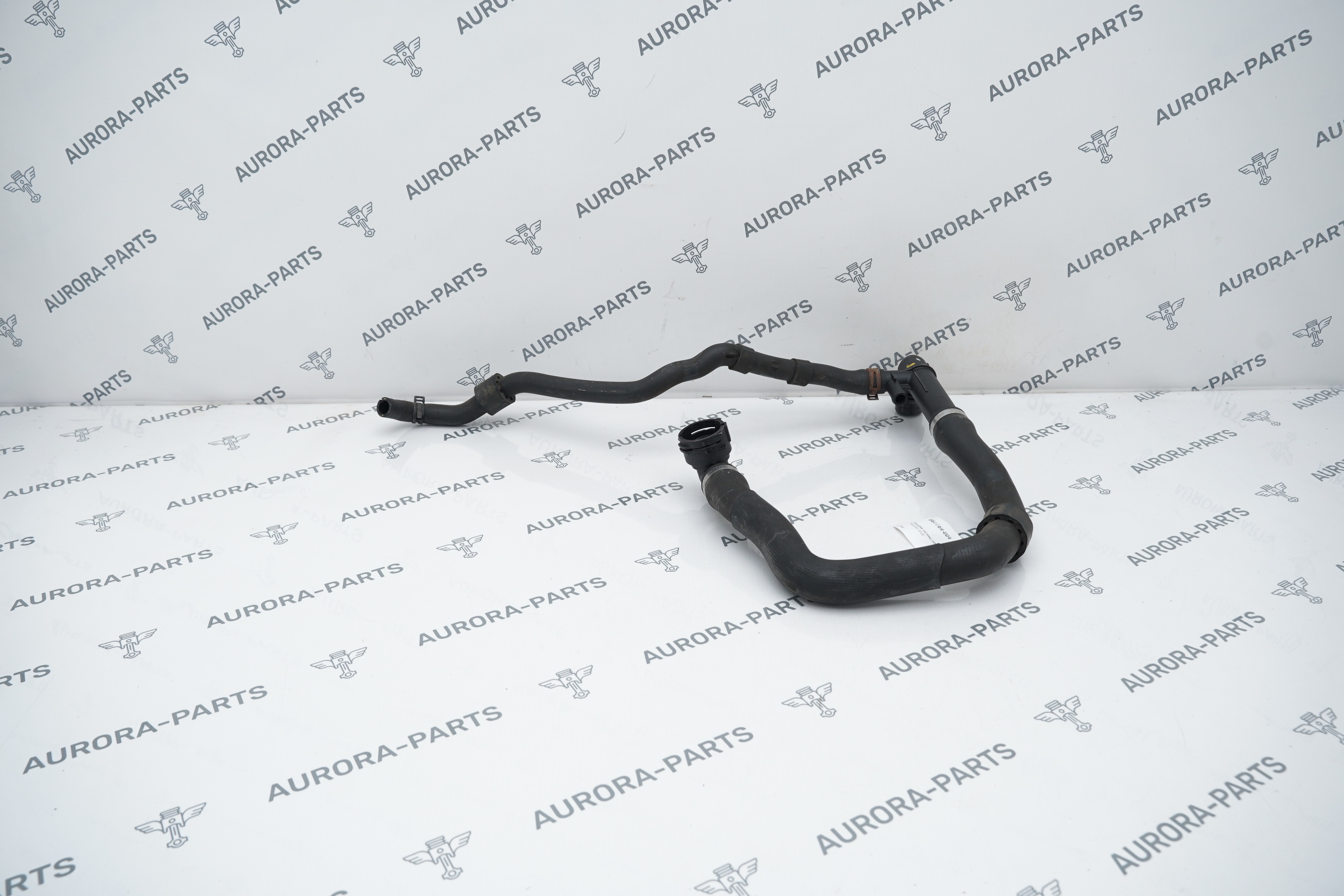 Патрубок системы охлаждения VW Tiguan