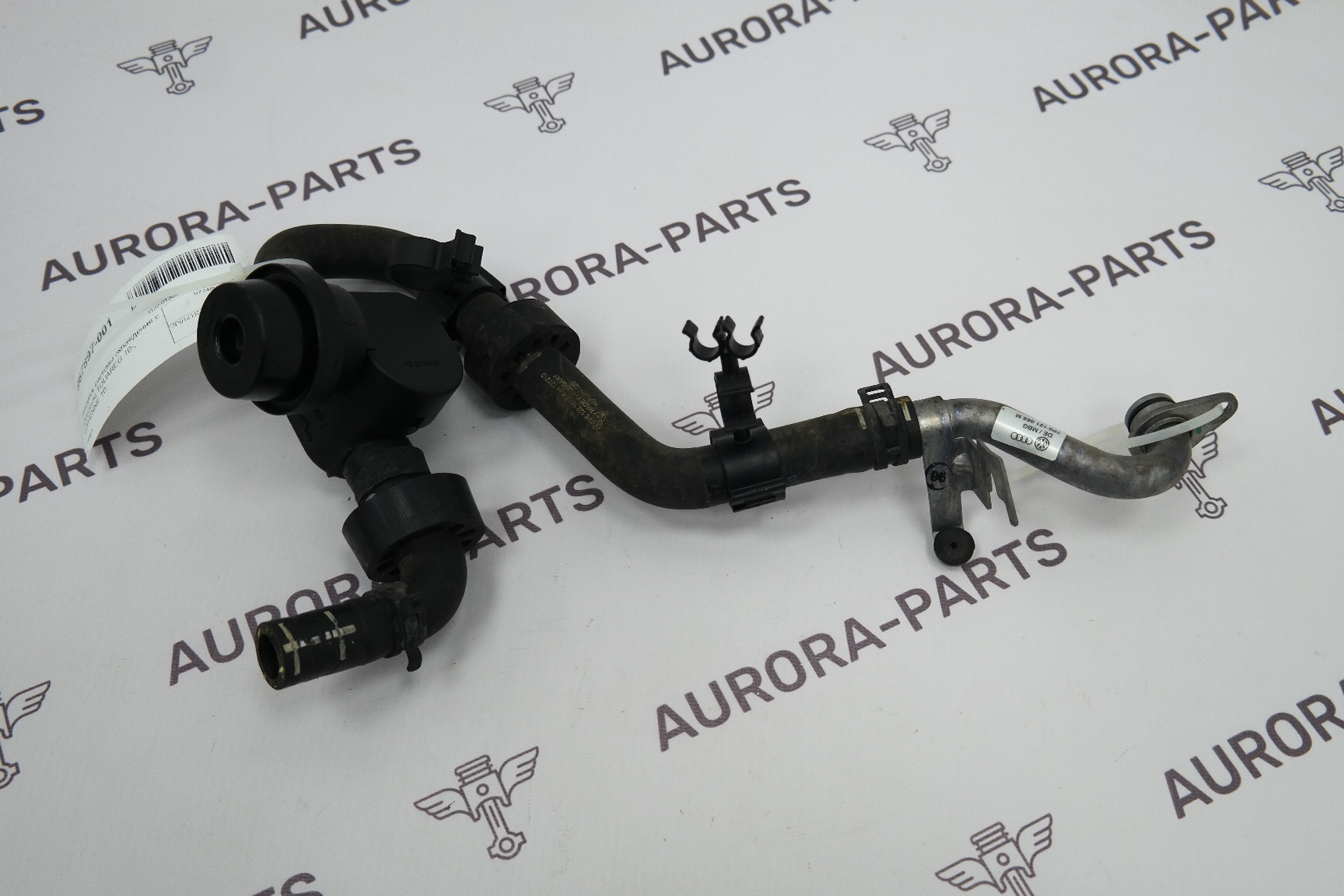 Патрубок системы охлаждения с клапаном VW Touareg