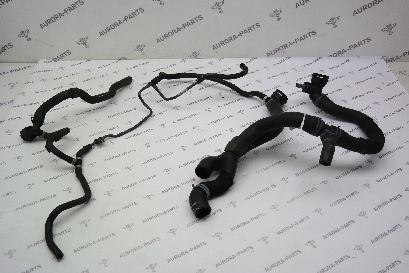 Патрубок системы охлаждения VW Tiguan