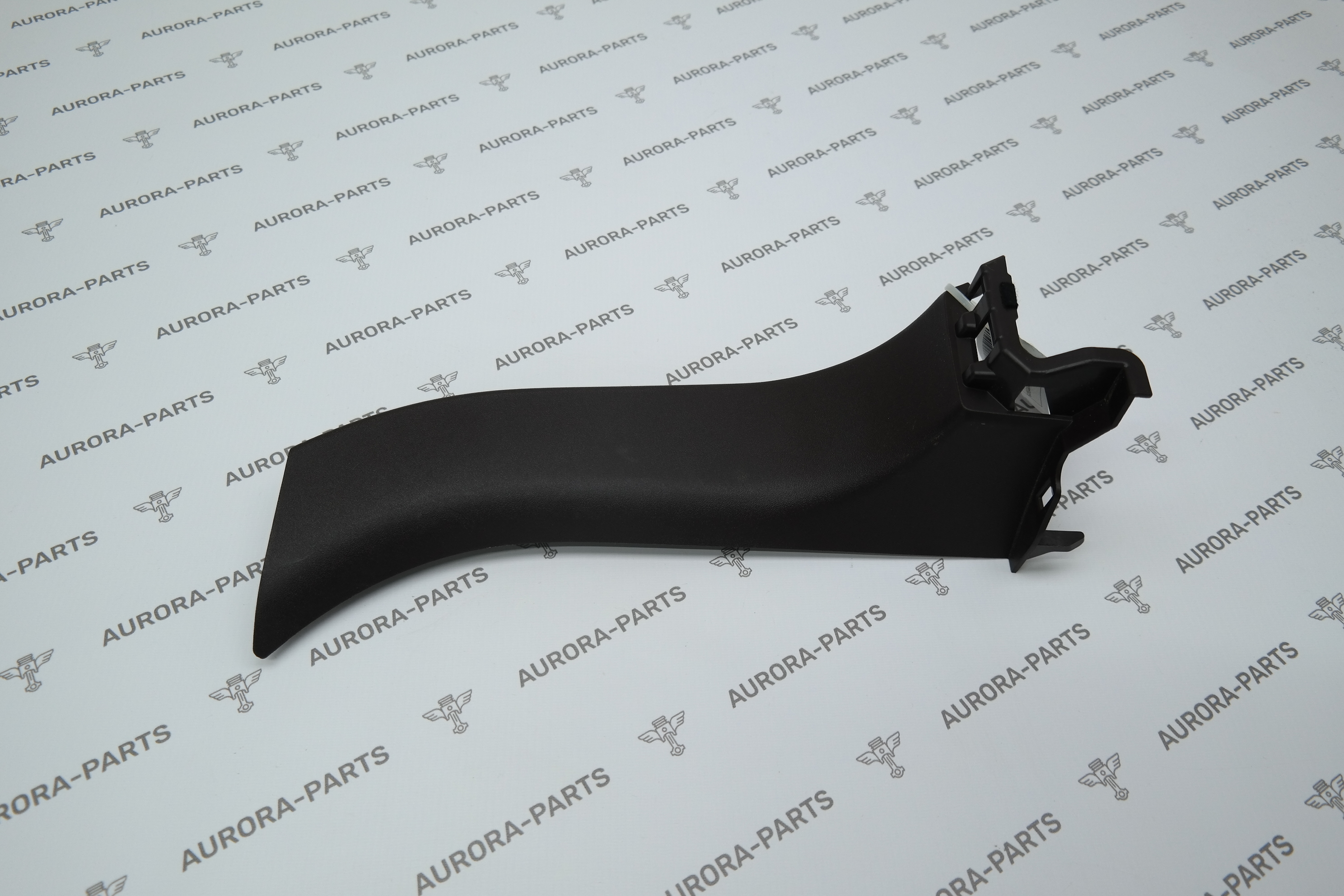 Обшивка багажника RH Lexus RX