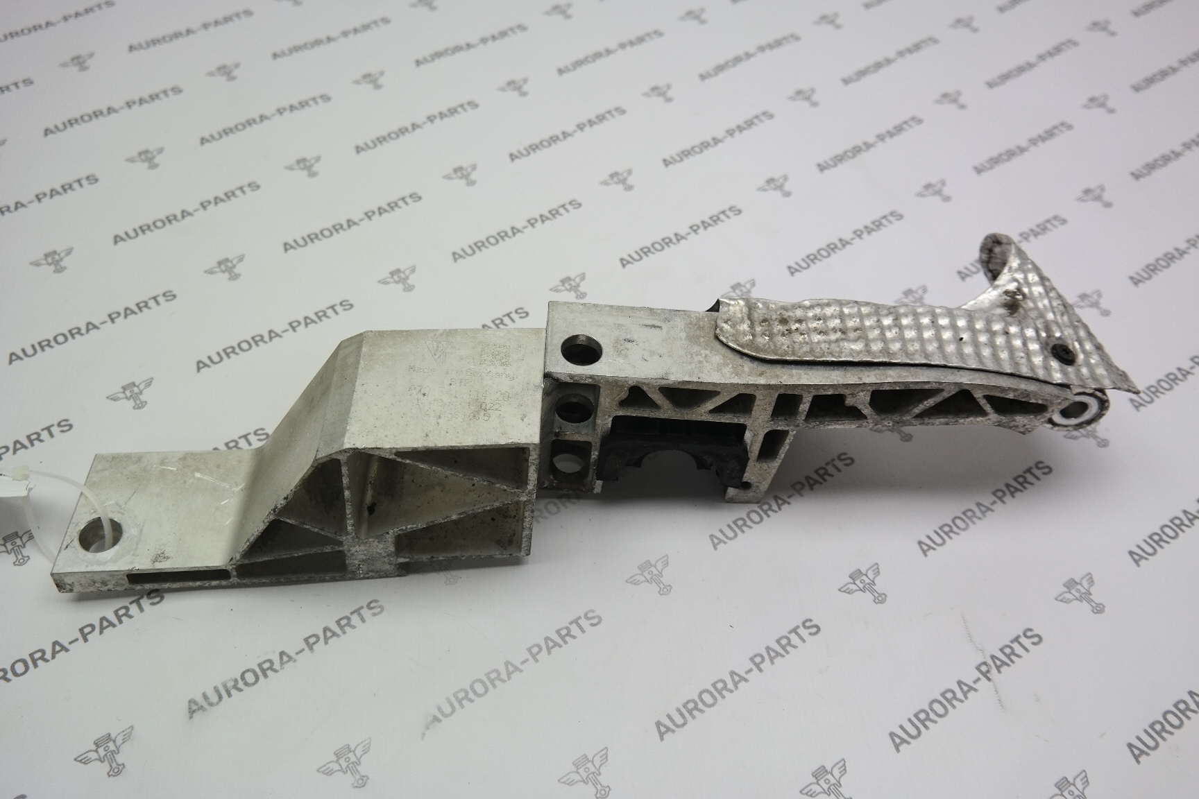 Кронштейн переднего подрамника RH Porsche Panamera