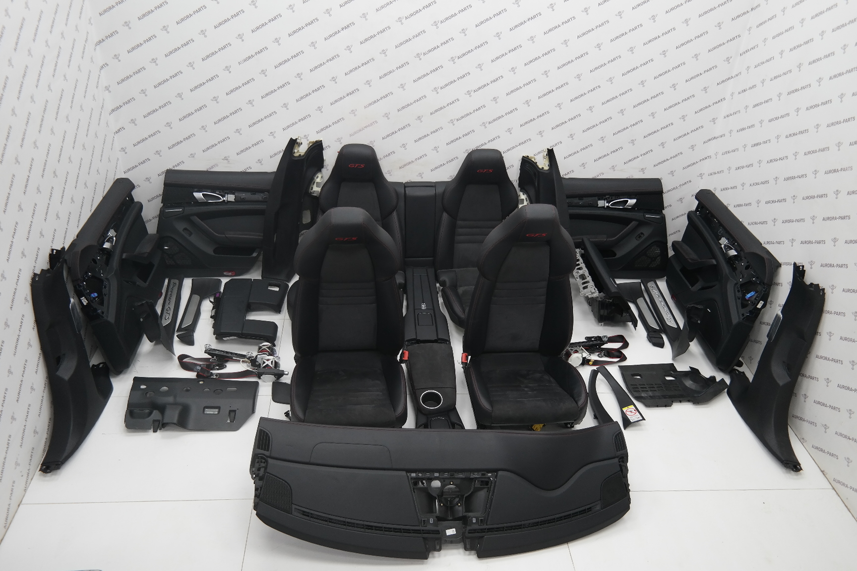 Комплект сидений GTS c обшивками салона + обшивка потолка (Черная алькантара) Porsche Panamera