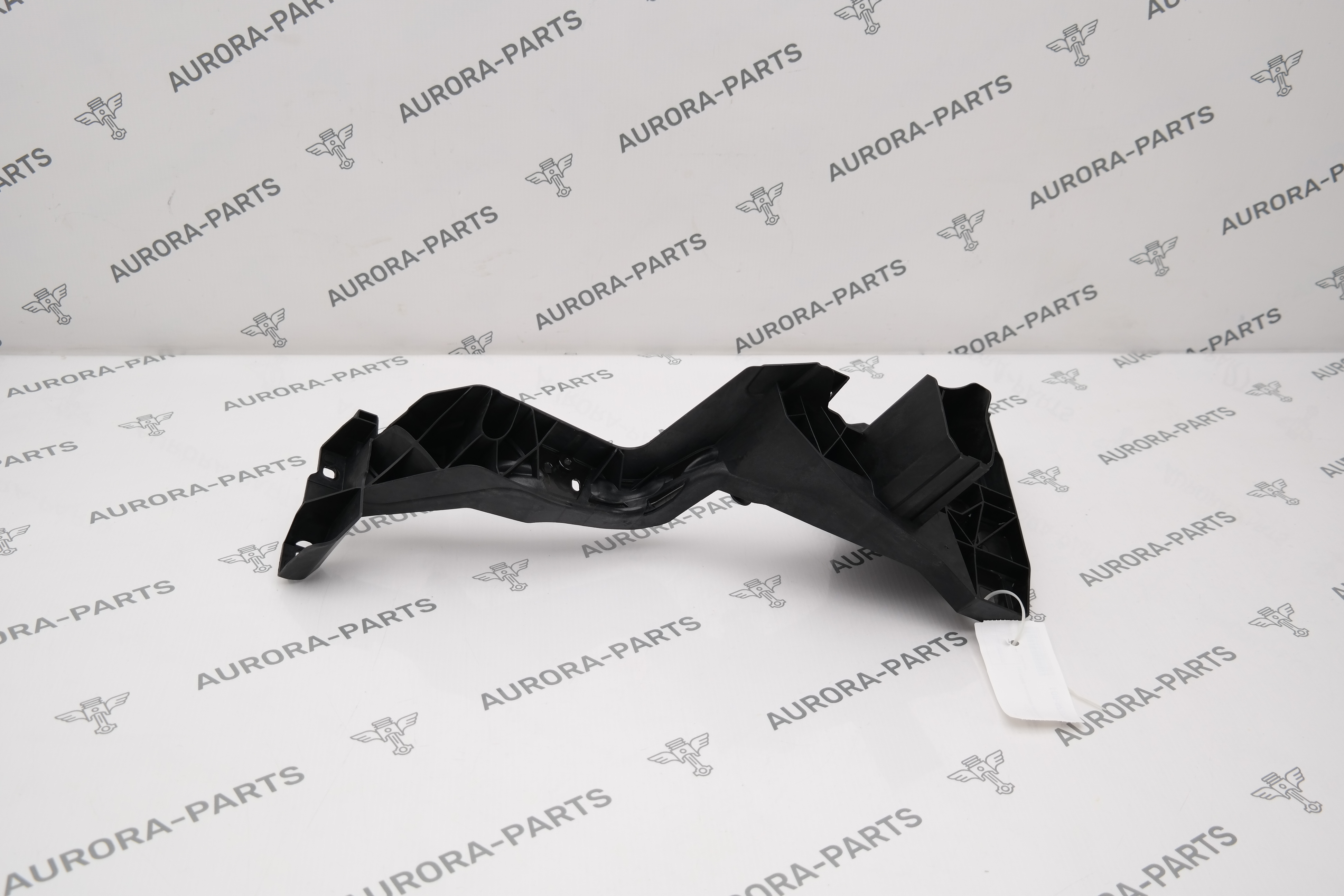 Кронштейн крепления фары RH Audi Q7