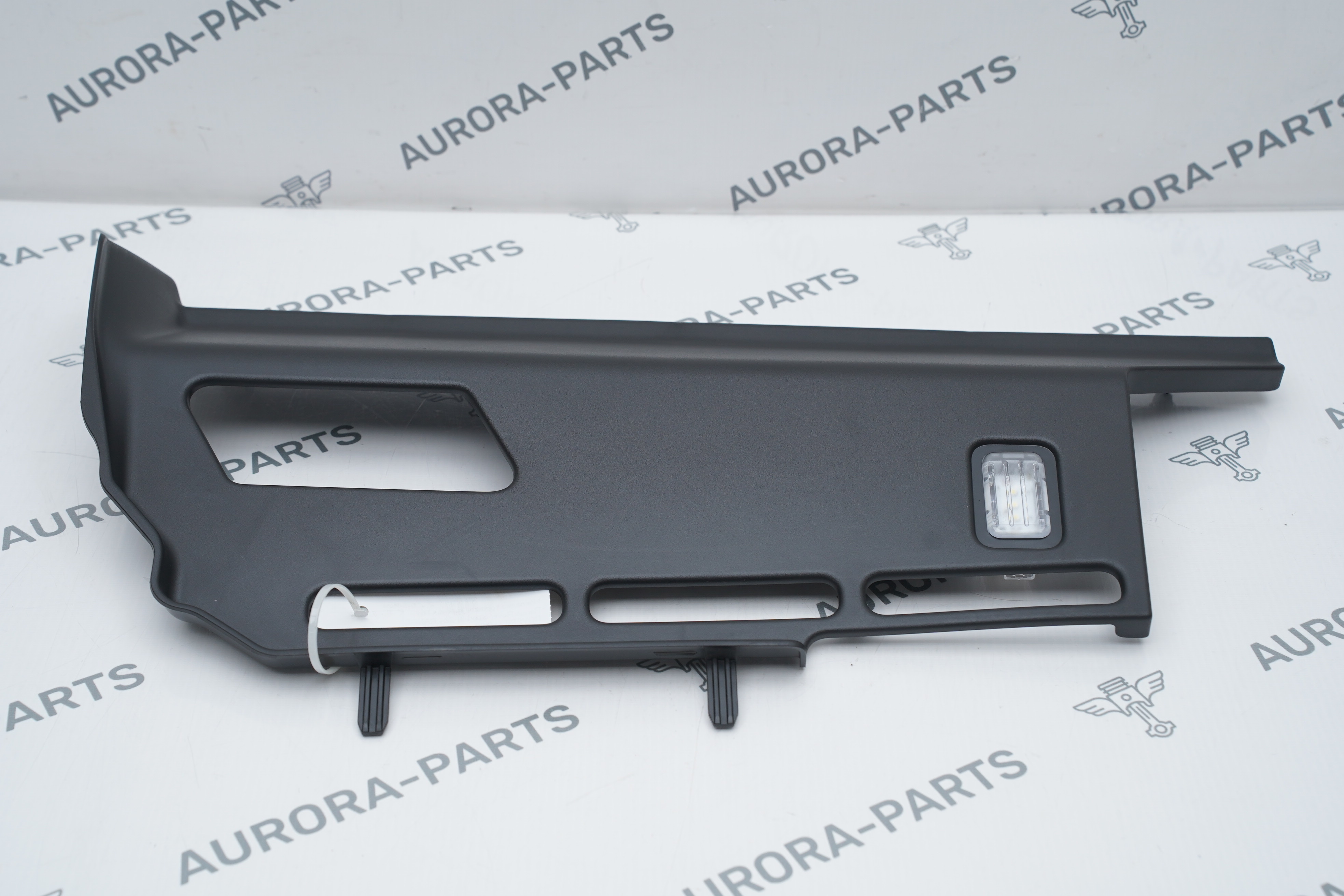 Накладка торпеды нижняя RH Land Rover Range Rover Sport