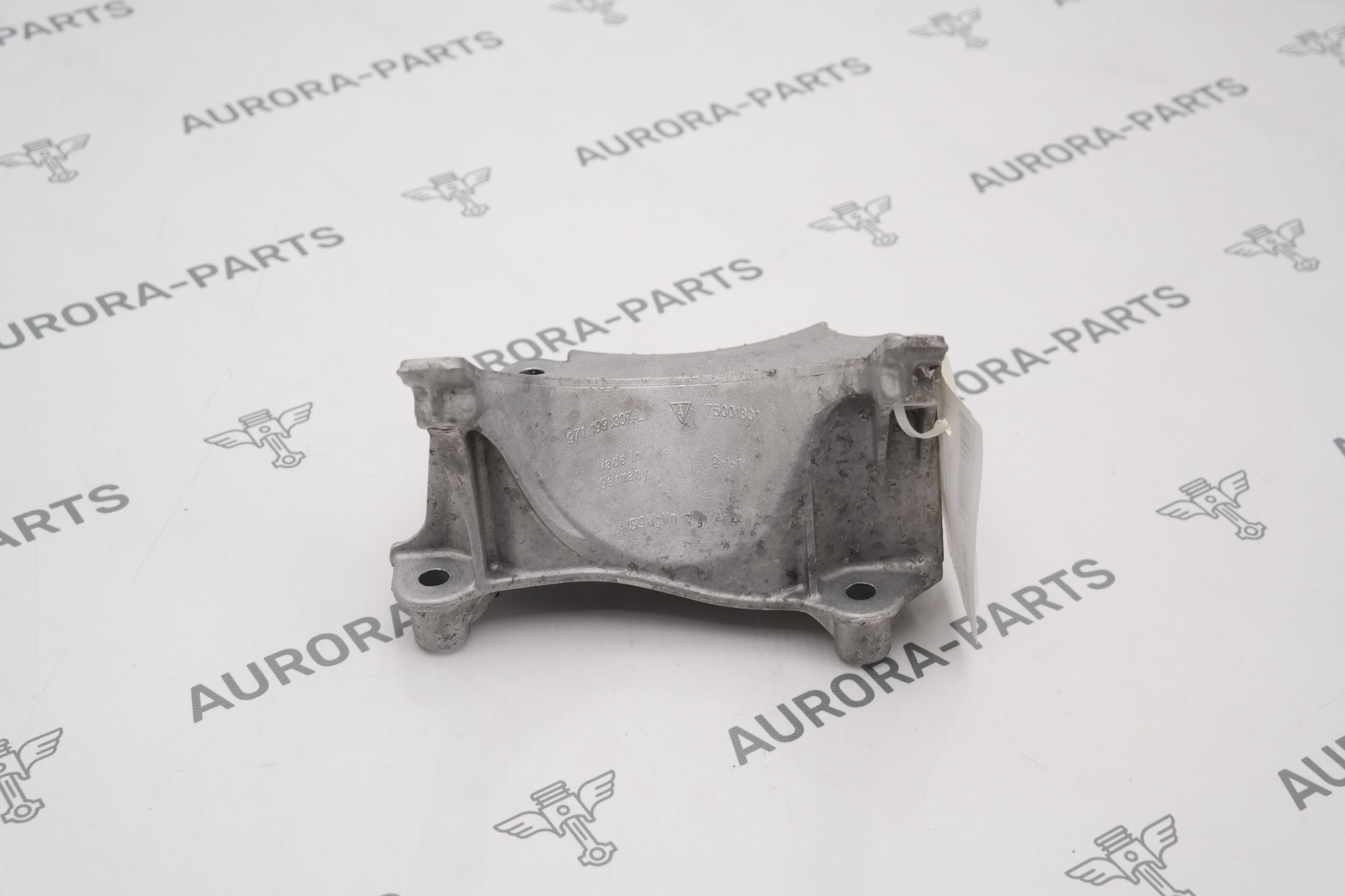 Кронштейн крепленя двигателя LH Porsche Panamera