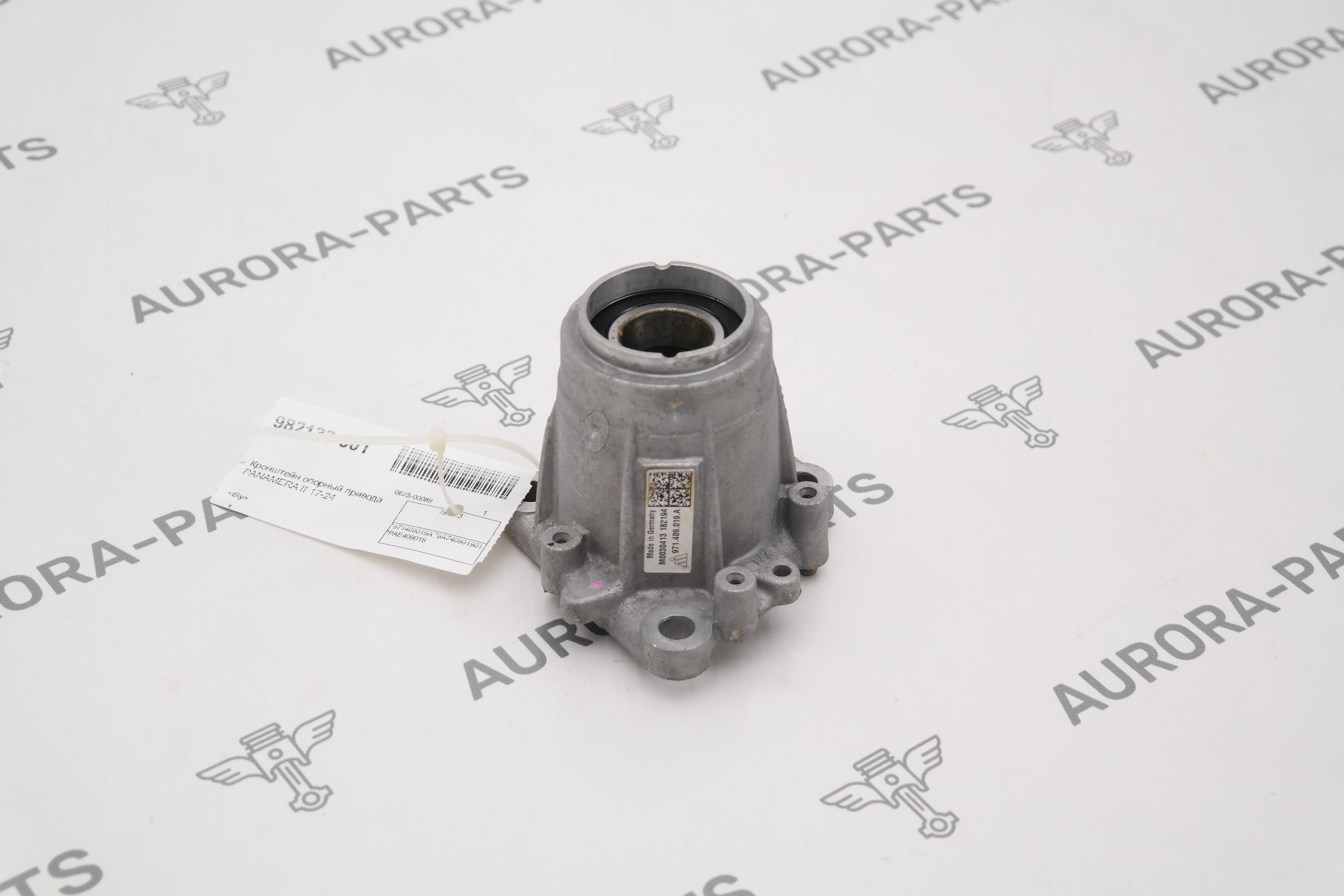 Кронштейн опорный привода Porsche Panamera