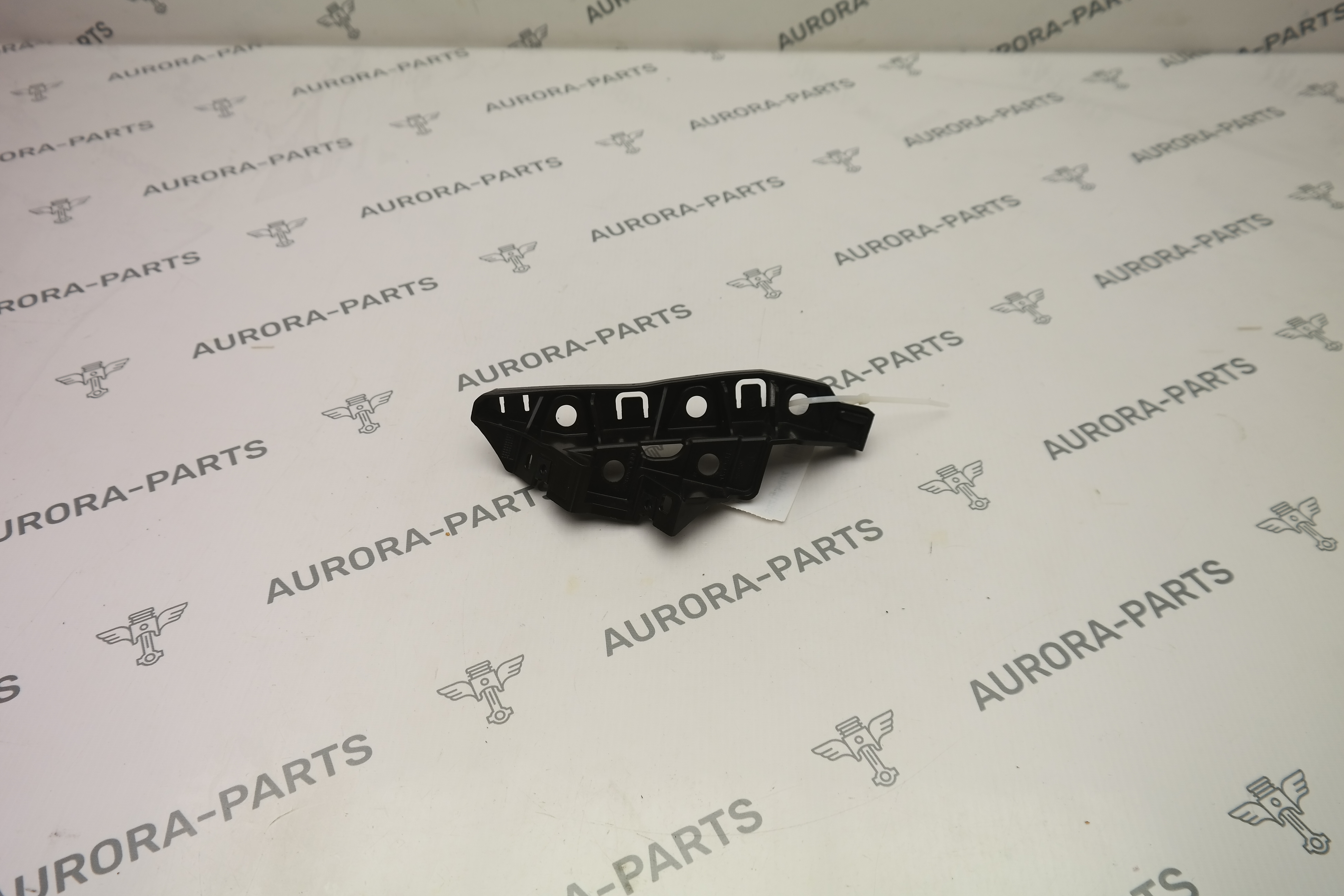 Направляющая переднего бампера LH Audi Q7