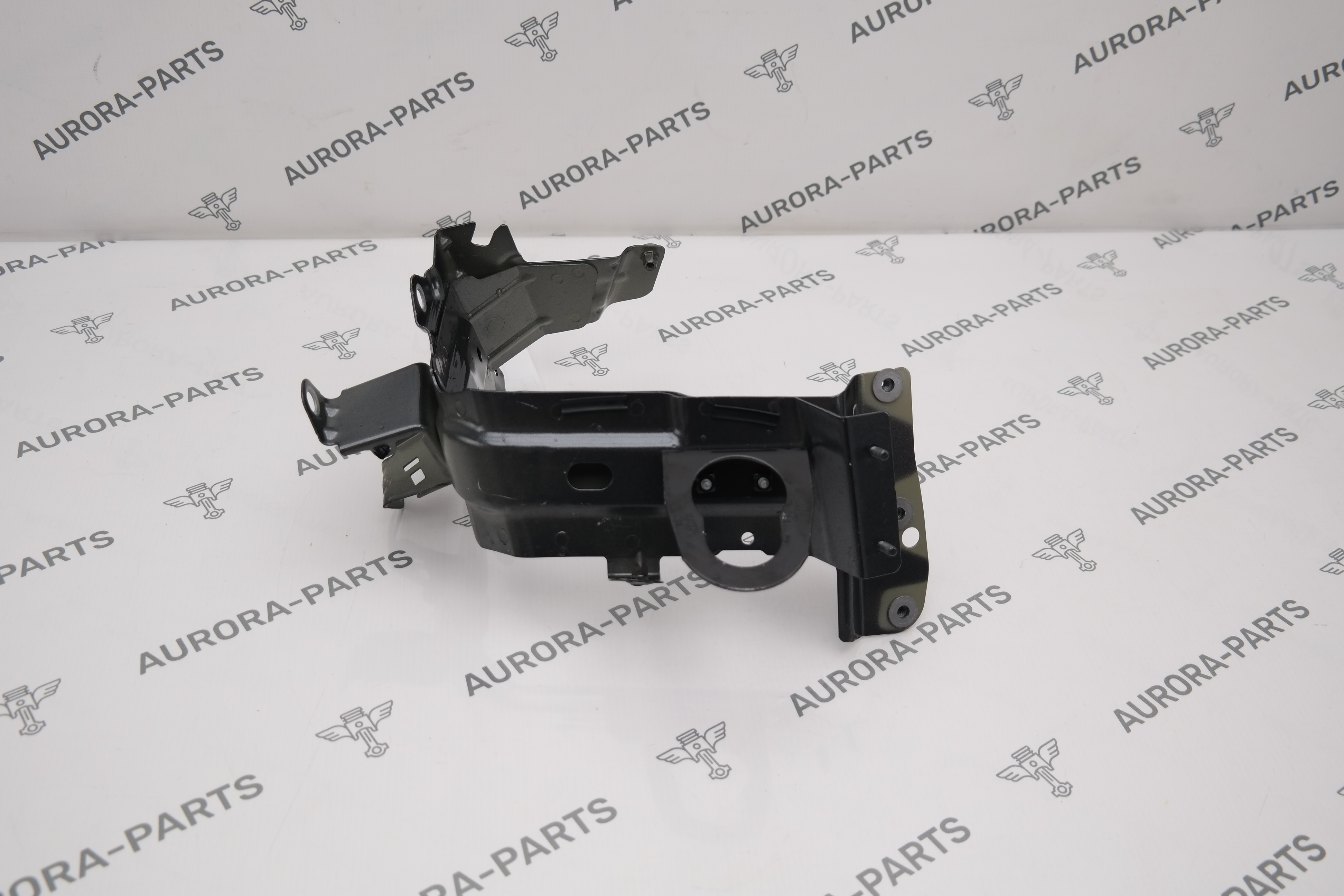 Кронштейн крепления переднего крыла LH Audi Q7