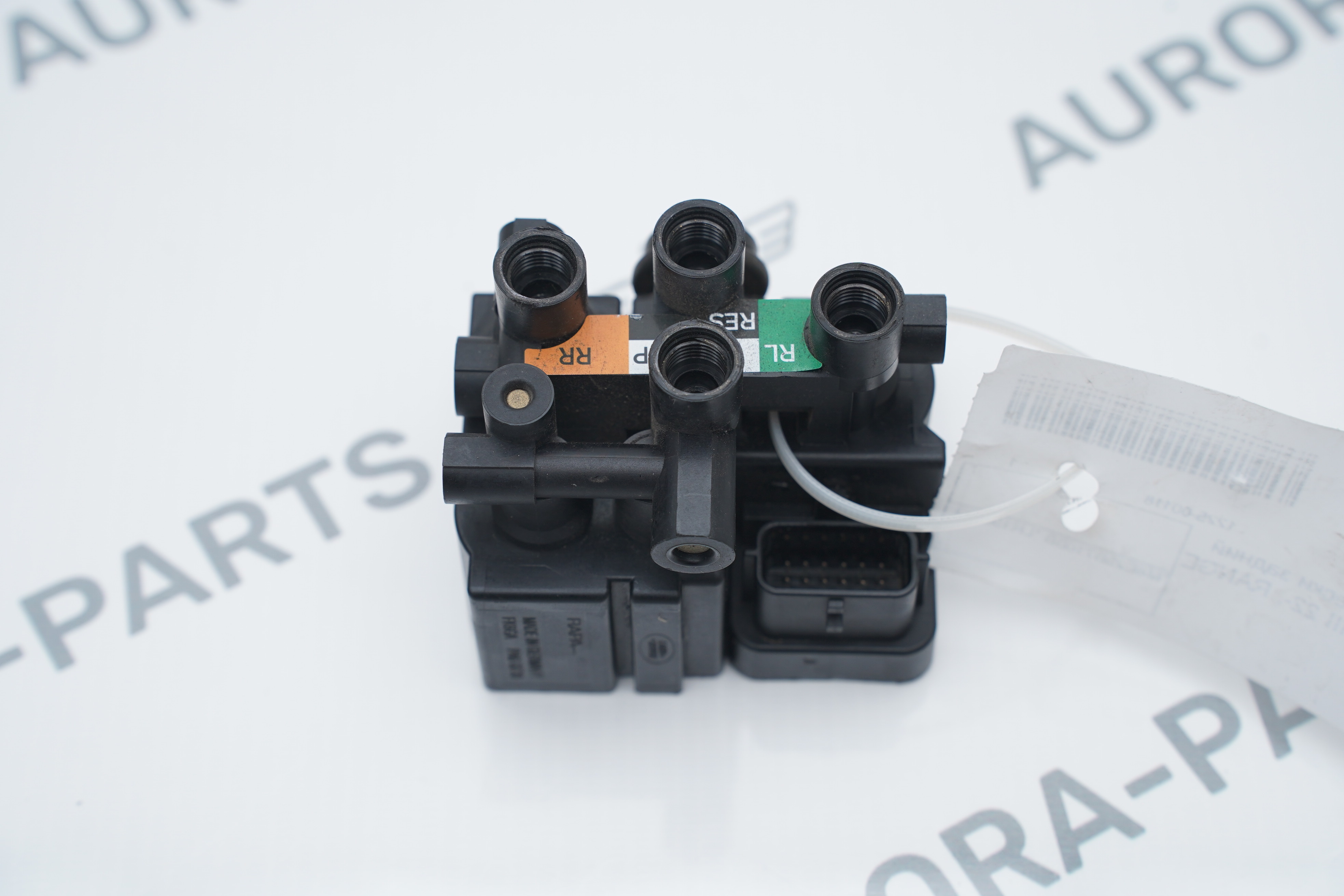 Клапан пневмоподвески задний Land Rover Range Rover Sport