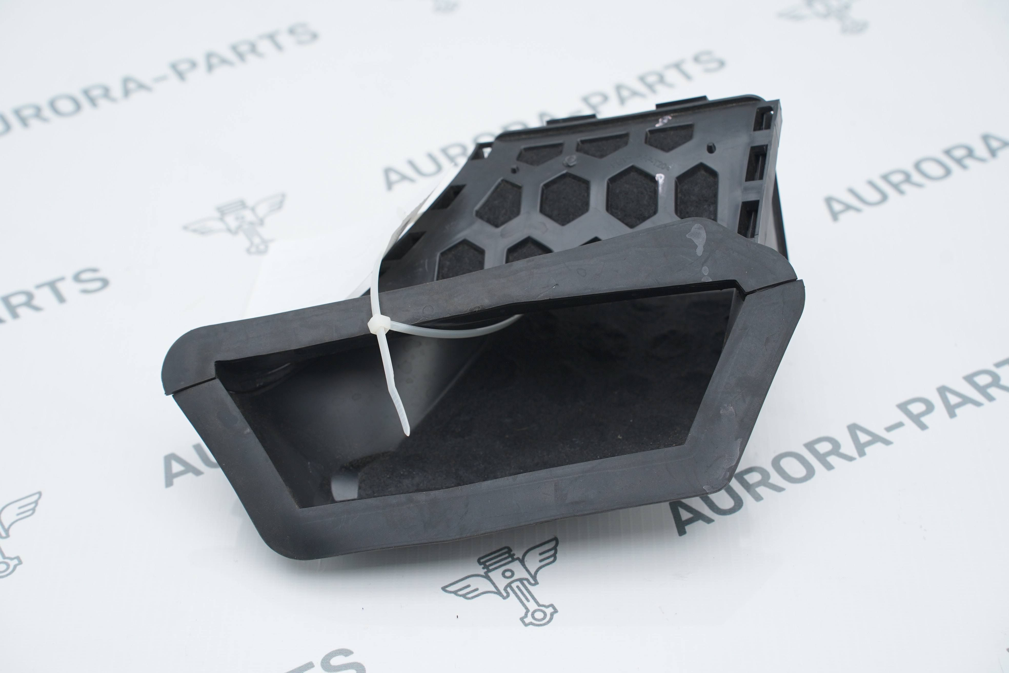 Воздухозаборник воздушного фильтра RH Land Rover Range Rover Sport