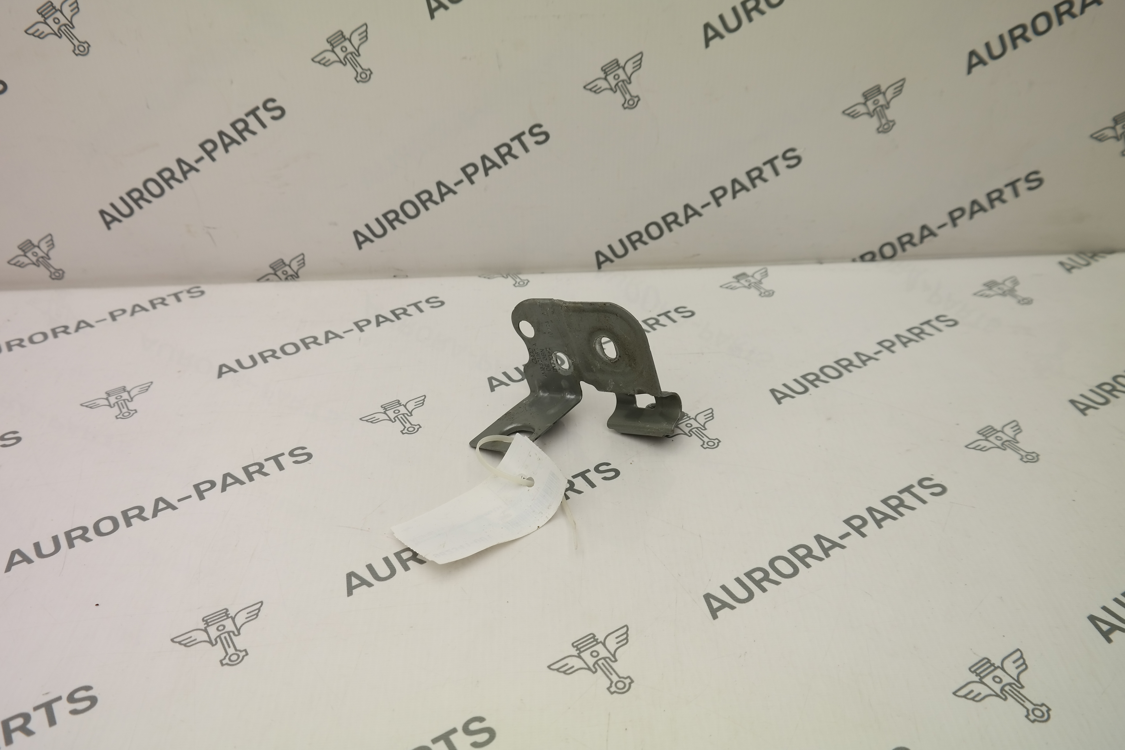 Кронштейн переднего крыла LH Audi Q7