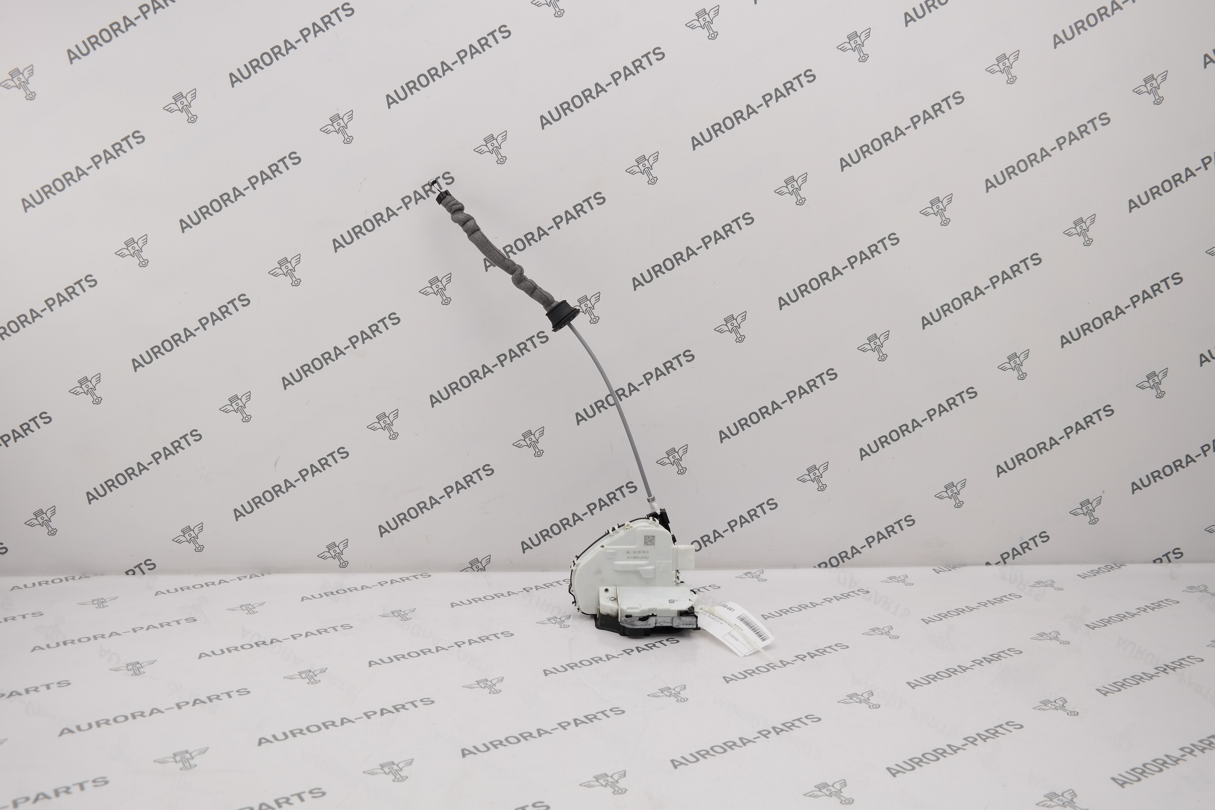 Замок передней двери RH Audi Q7