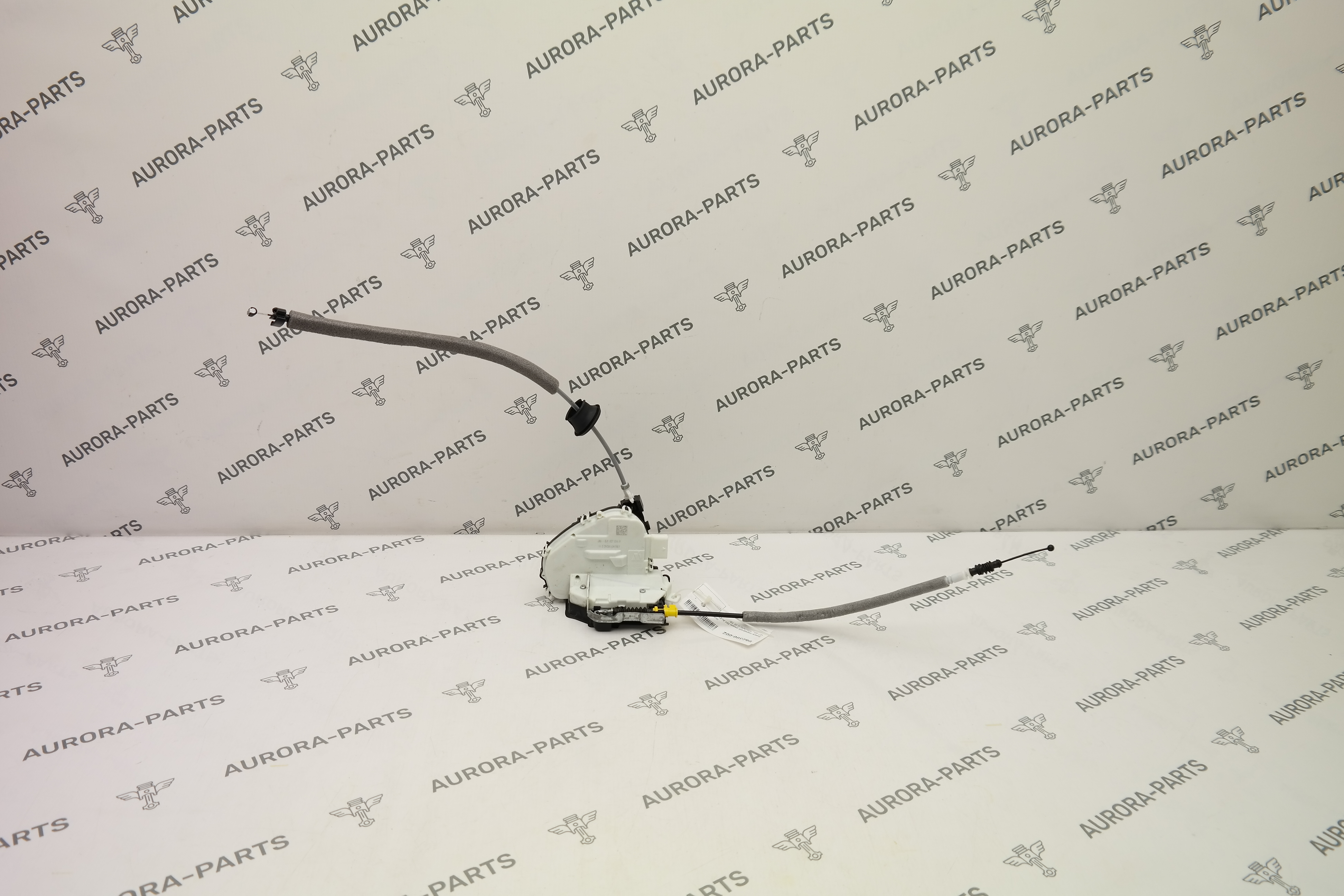 Замок передней двери RH Audi Q7