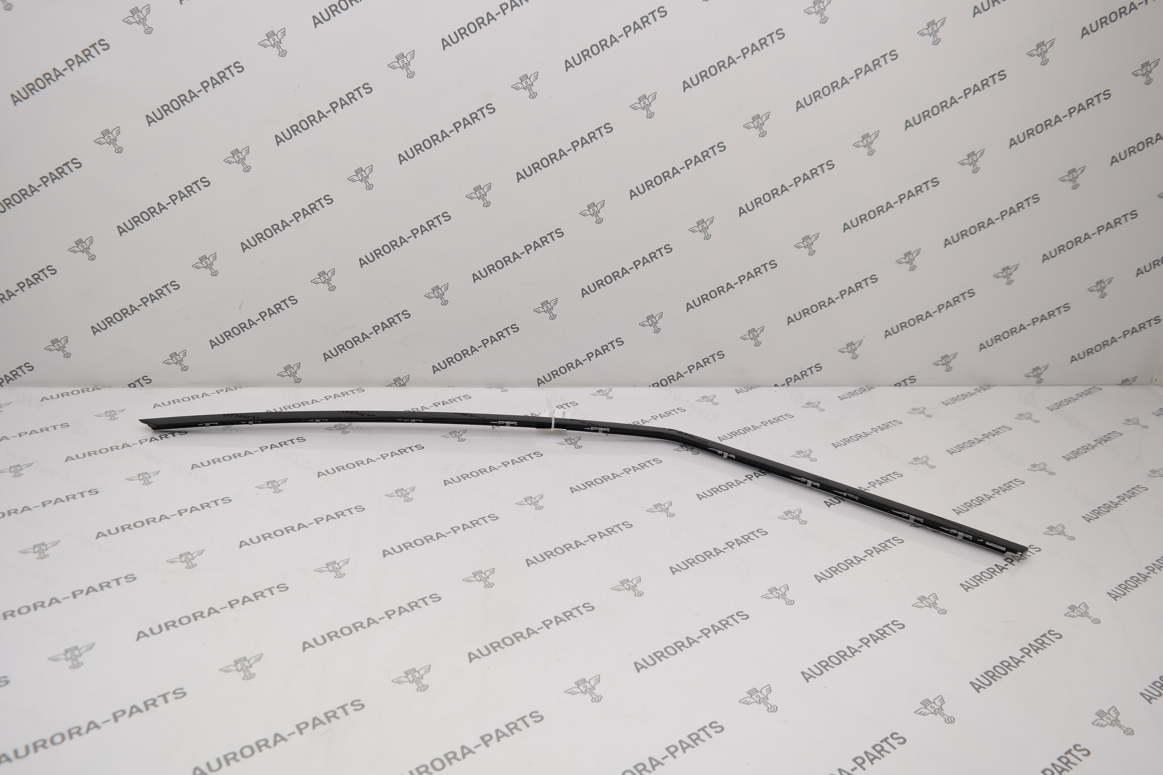 Молдинг передней двери верхний LH Land Rover Range Rover Sport