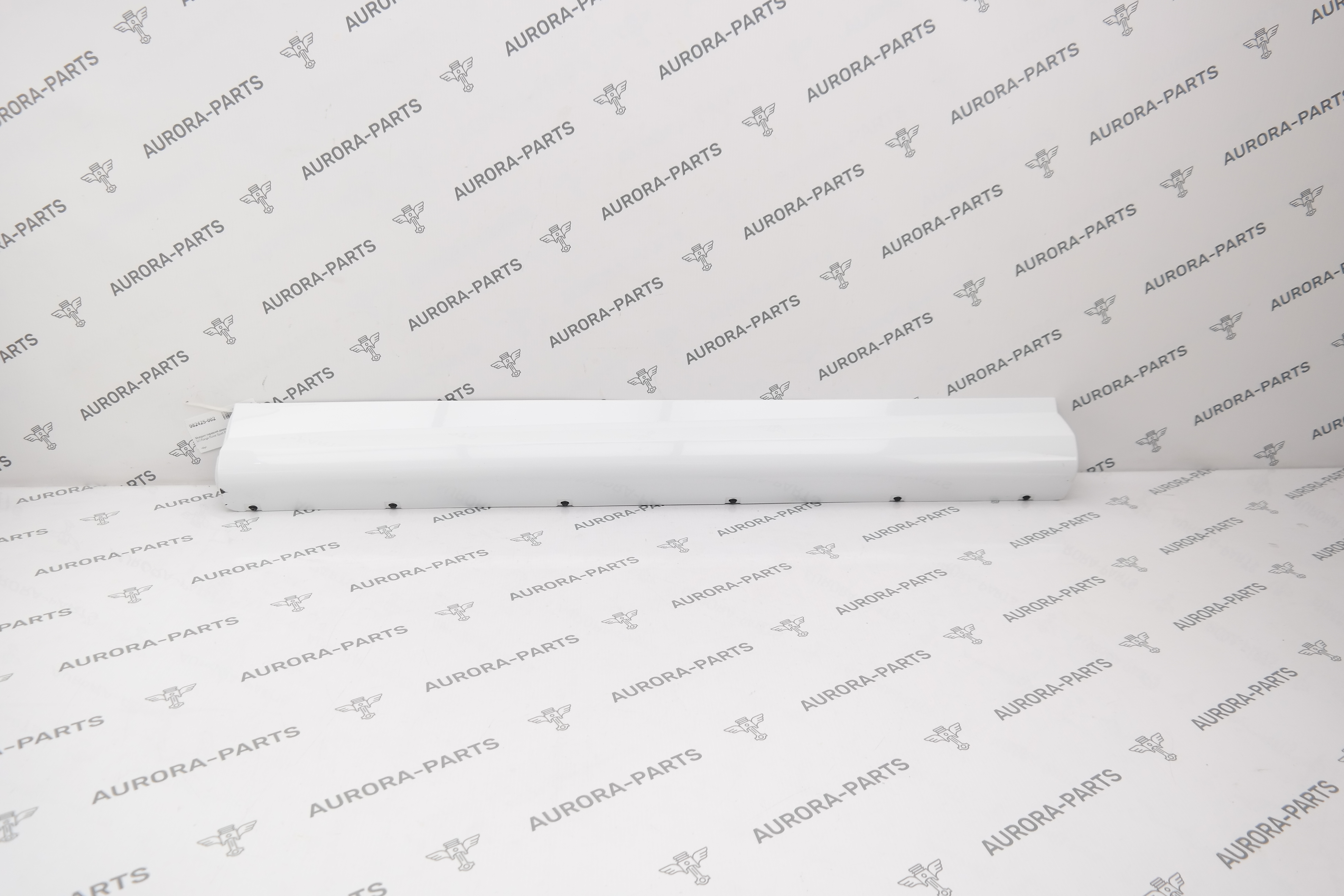 Молдинг передней двери нижний LH Land Rover Range Rover Sport