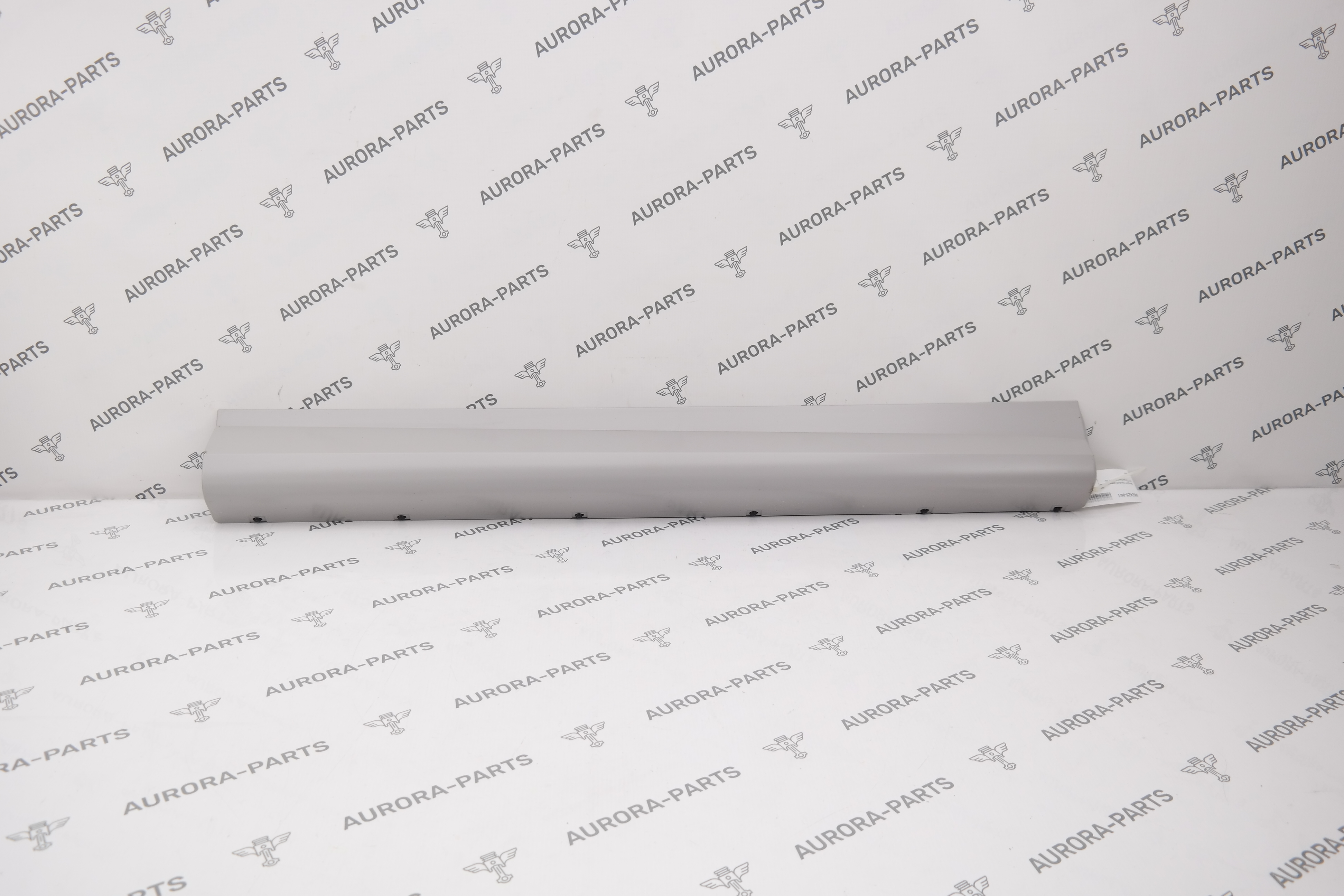 Молдинг передней двери нижний RH Land Rover Range Rover Sport