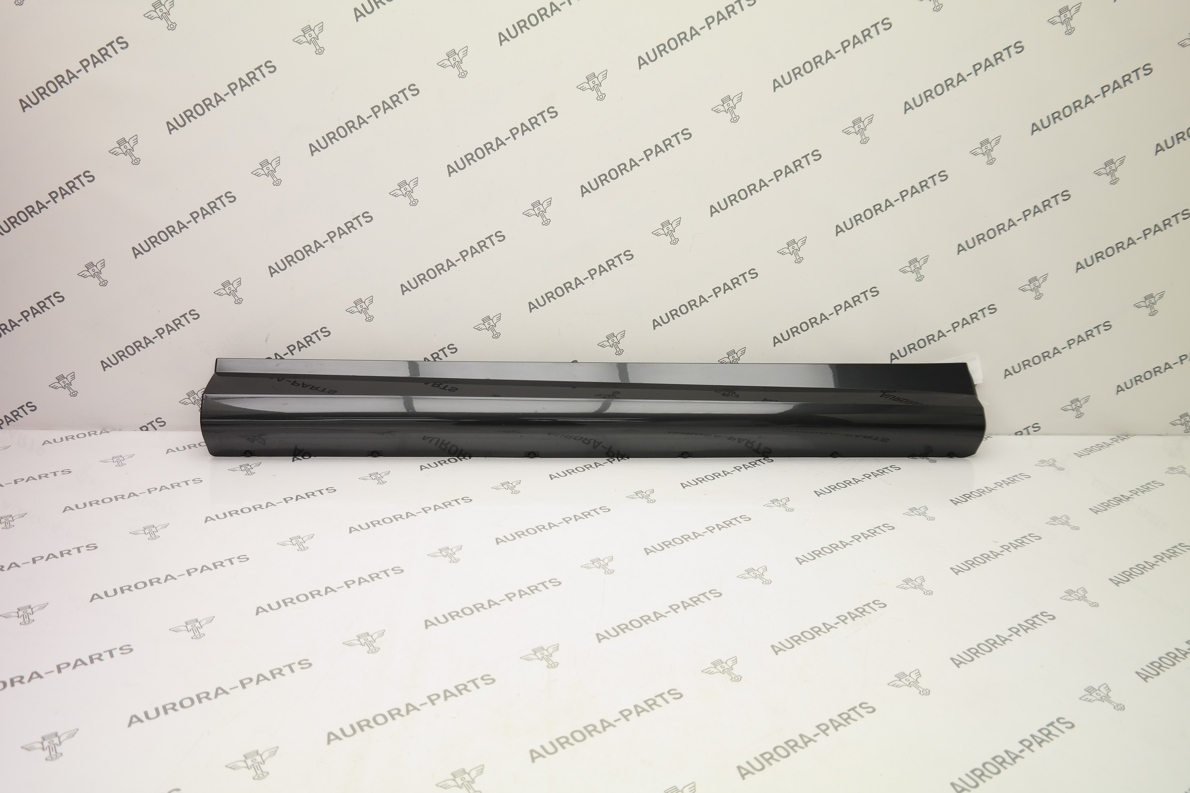 Молдинг передней двери нижний RH Land Rover Range Rover Sport