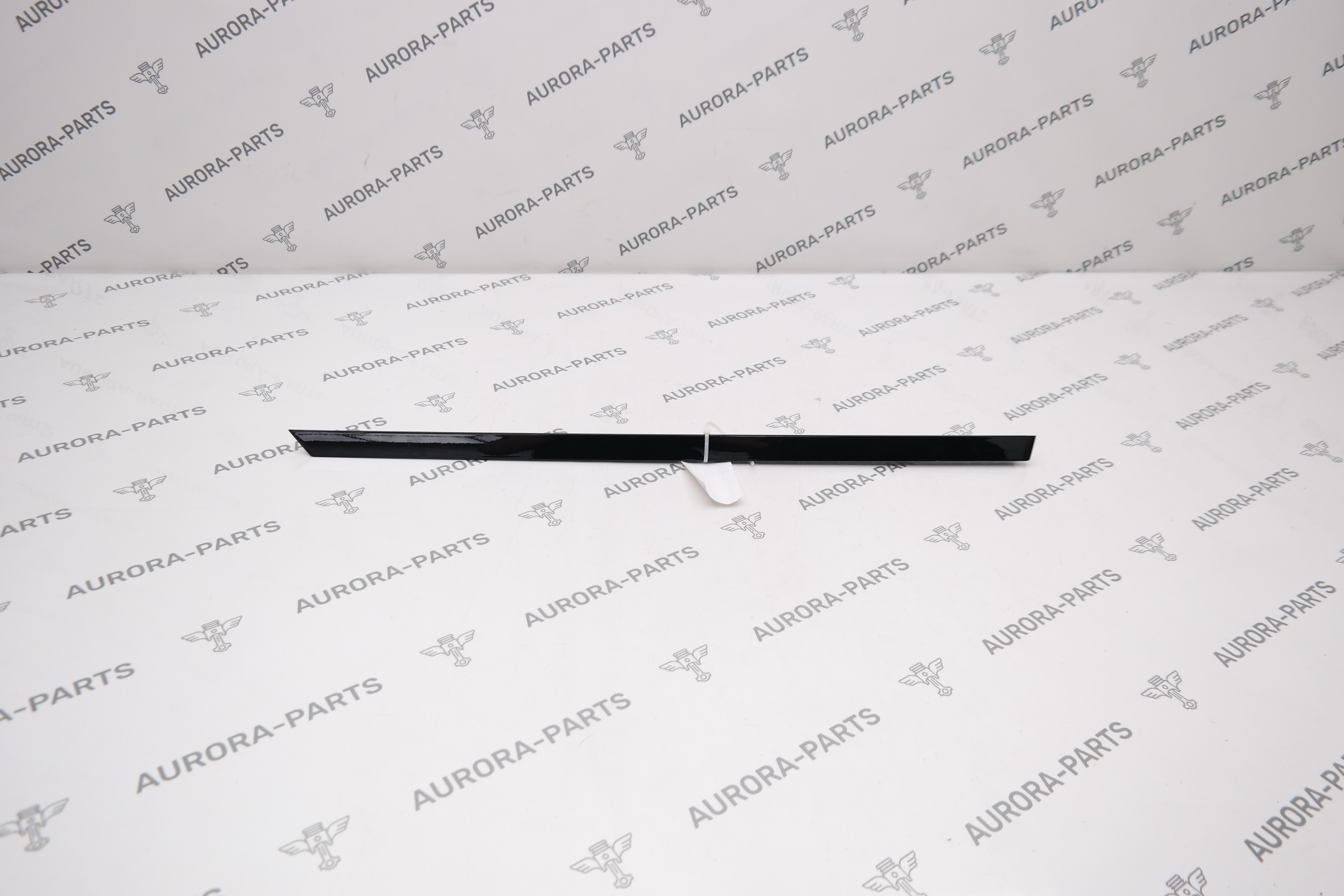 Молдинг задней двери верхний LH Land Rover Range Rover Sport