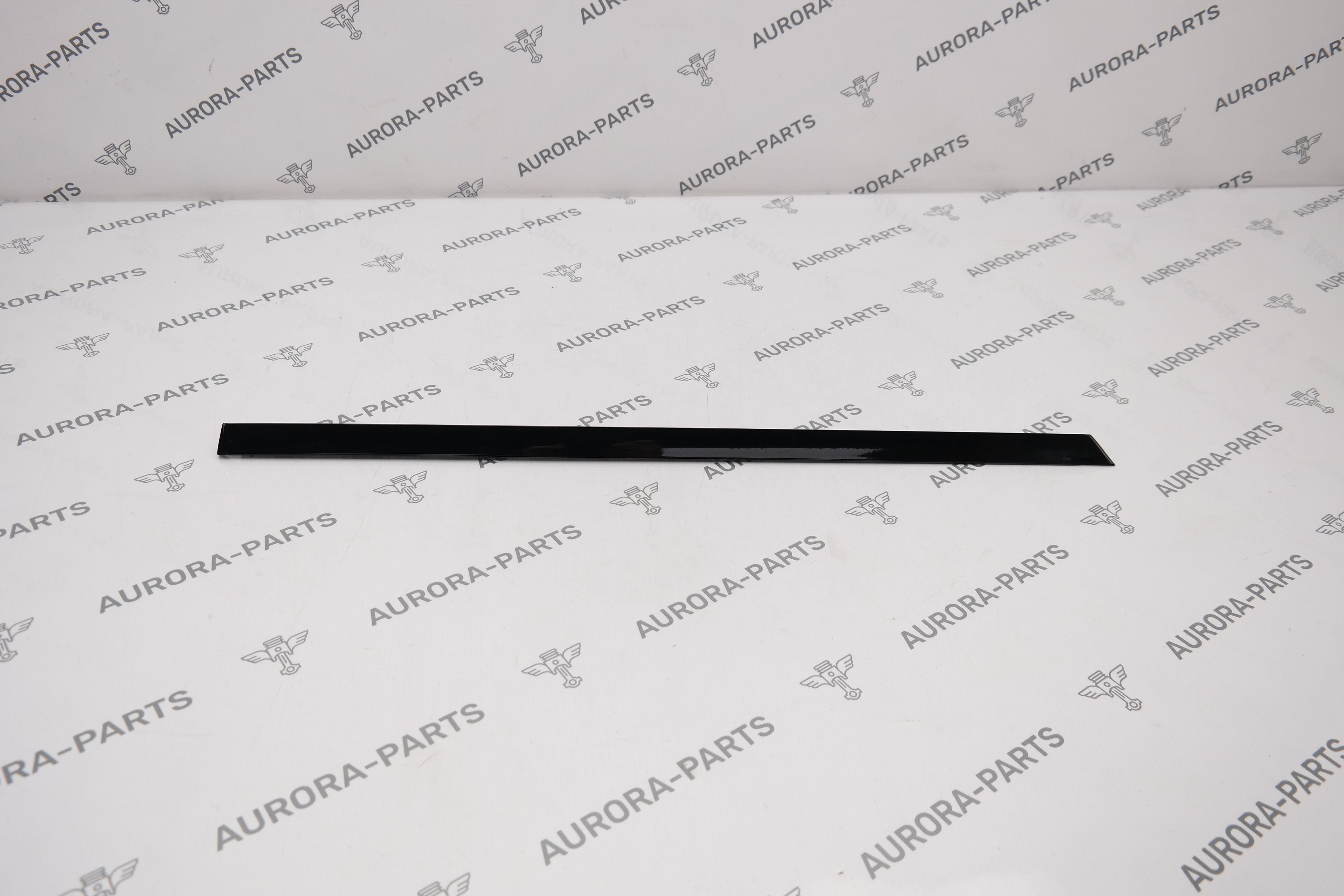 Молдинг задней двери верхний LH Land Rover Range Rover Sport