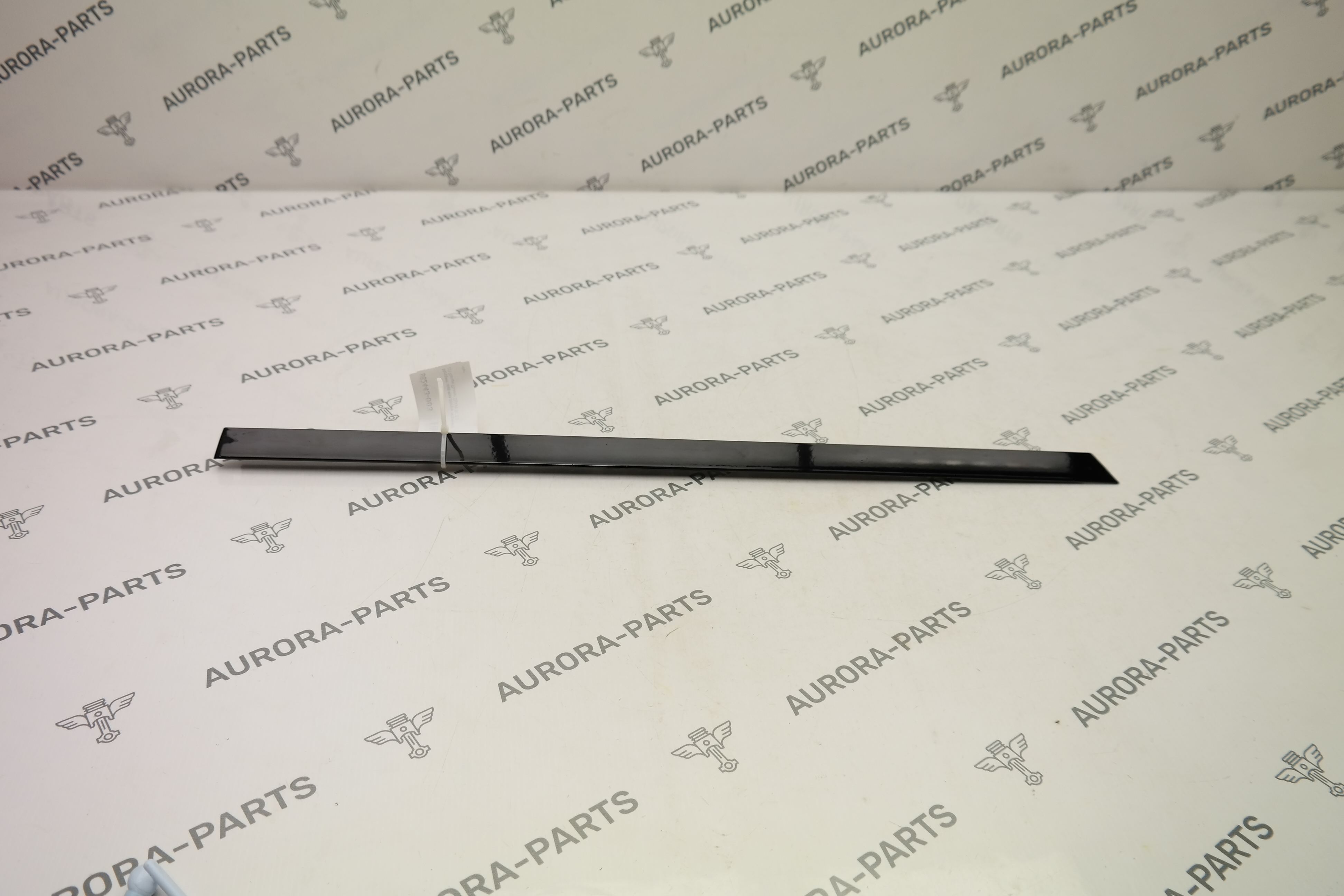 Молдинг задней двери верхний LH Land Rover Range Rover Sport