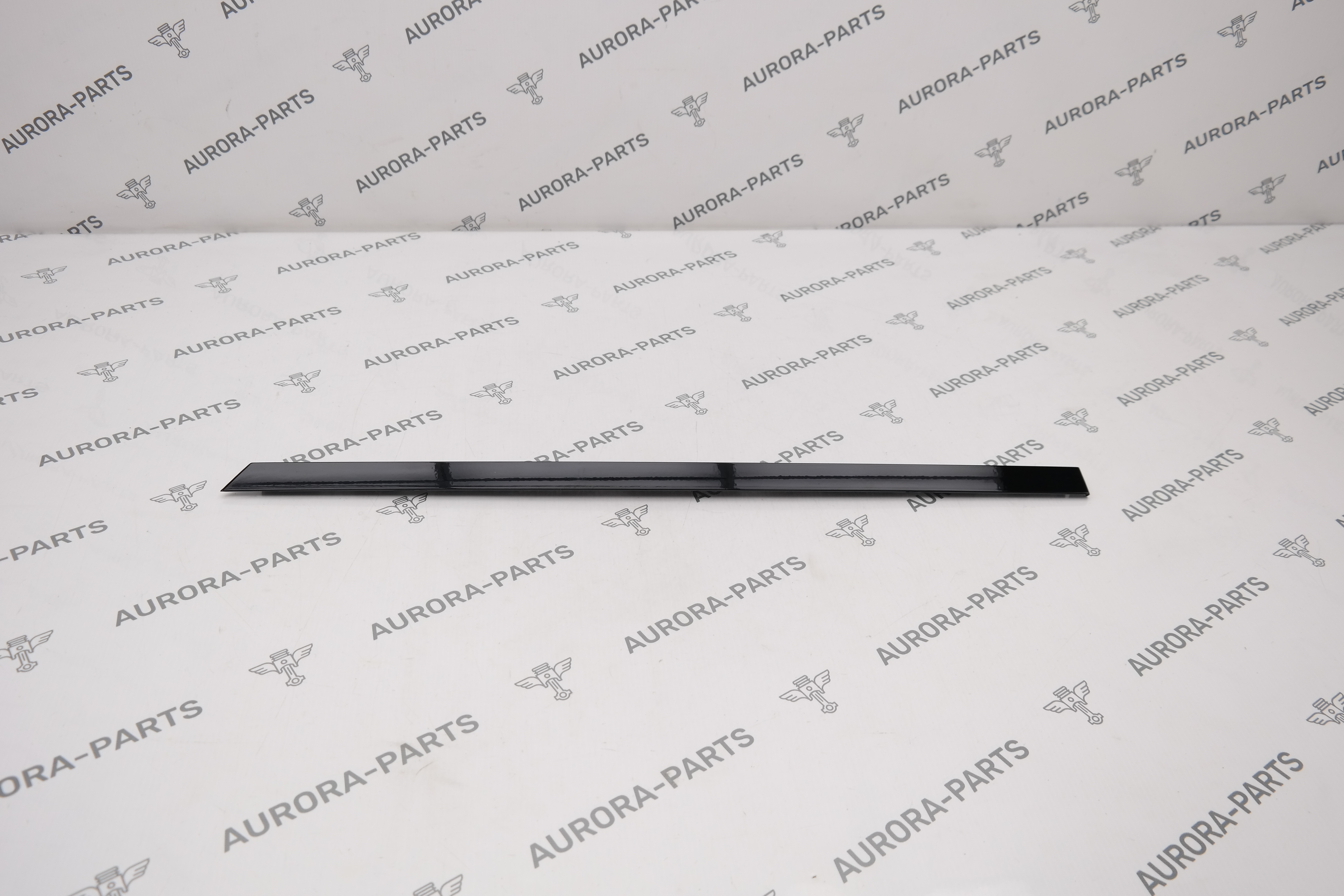 Молдинг задней двери верхний RH Land Rover Range Rover Sport