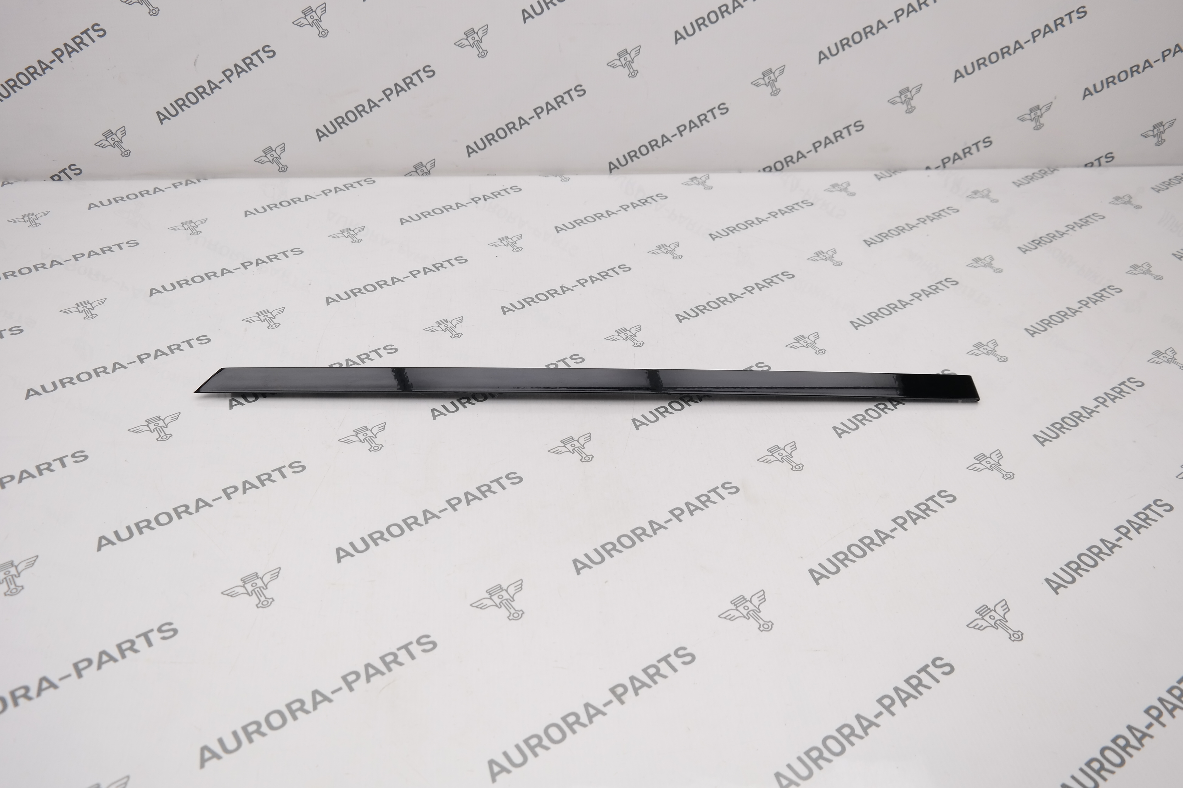 Молдинг задней двери верхний RH Land Rover Range Rover Sport