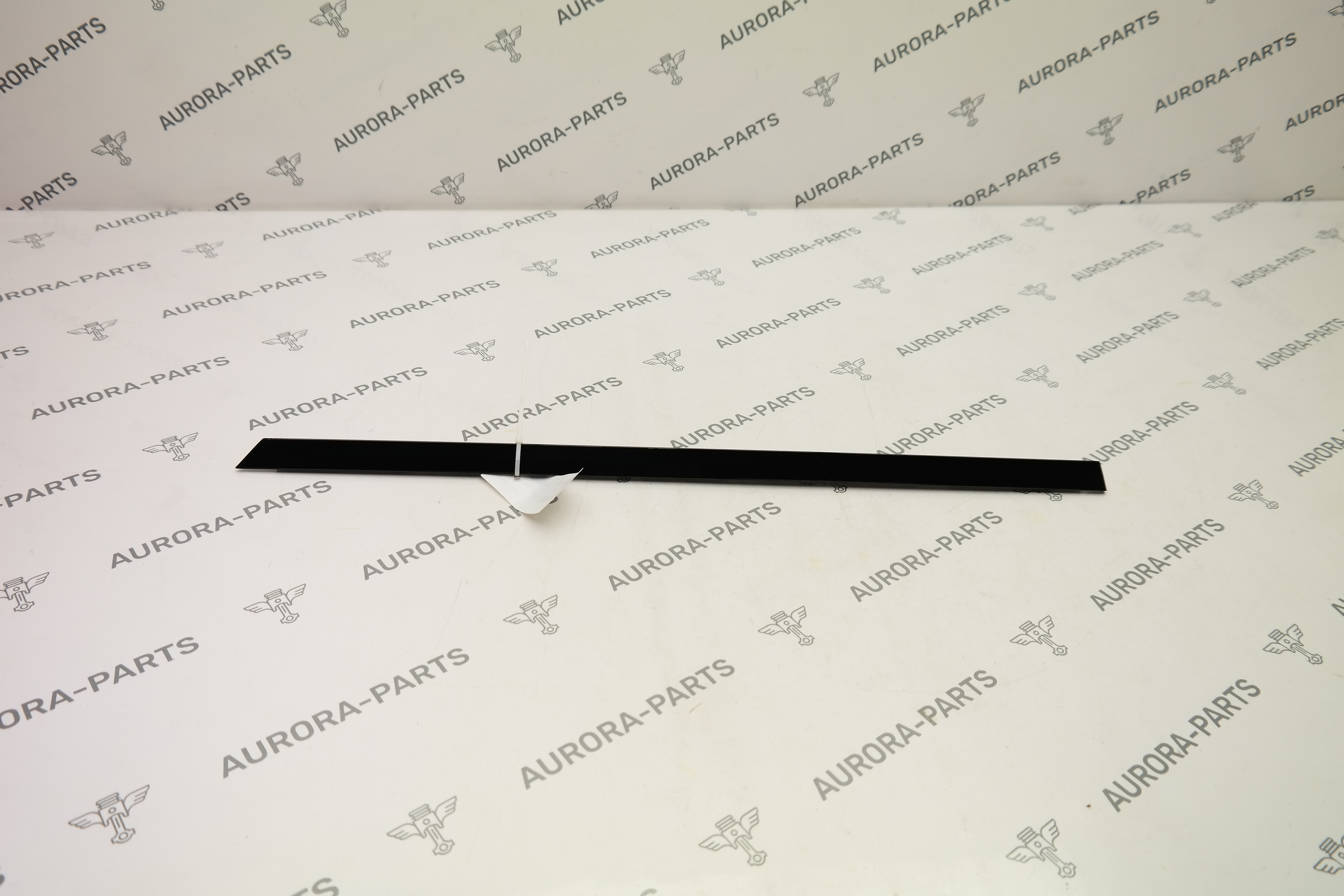 Молдинг задней двери верхний RH Land Rover Range Rover Sport