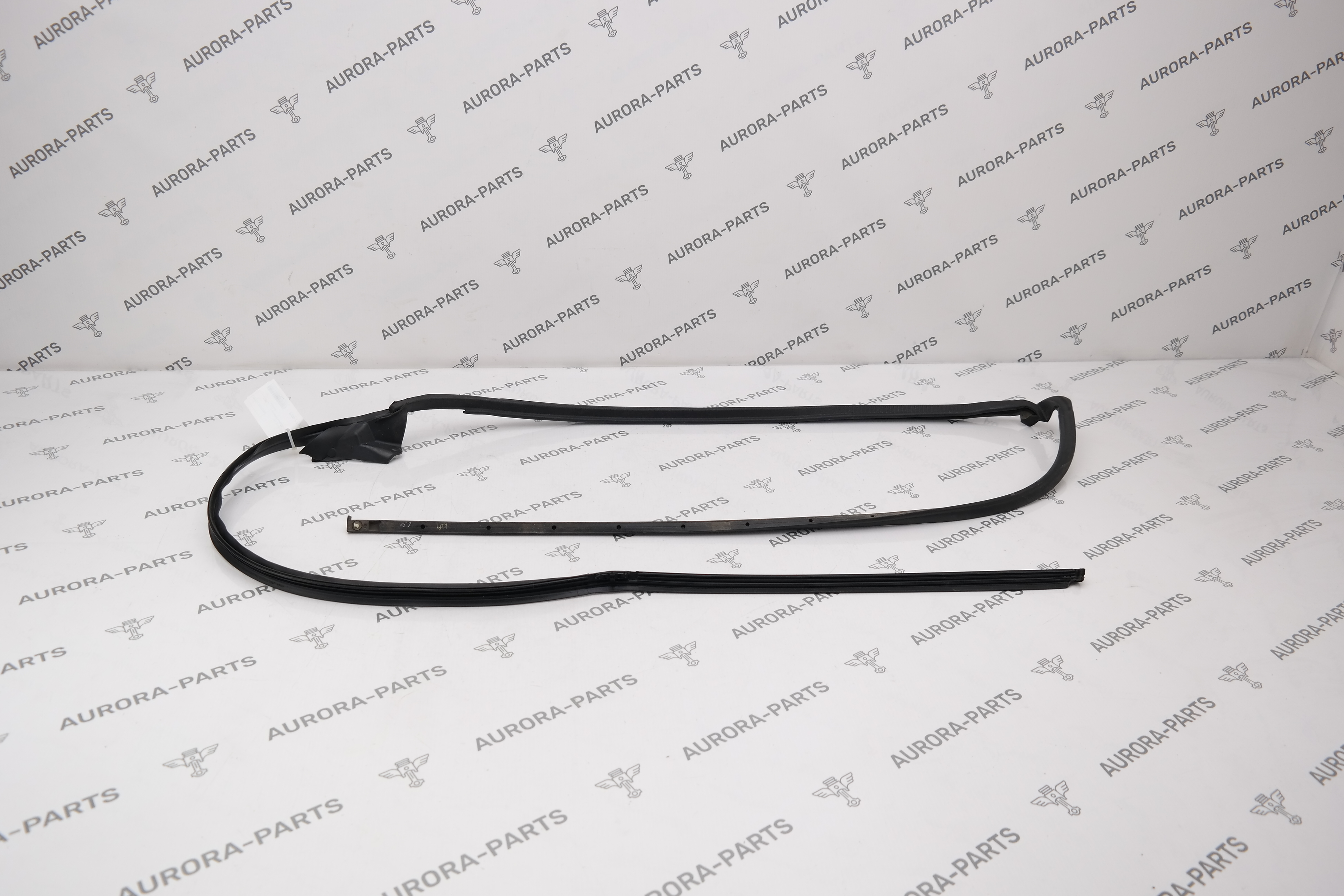 Уплотнитель передней двери LH Land Rover Range Rover Sport