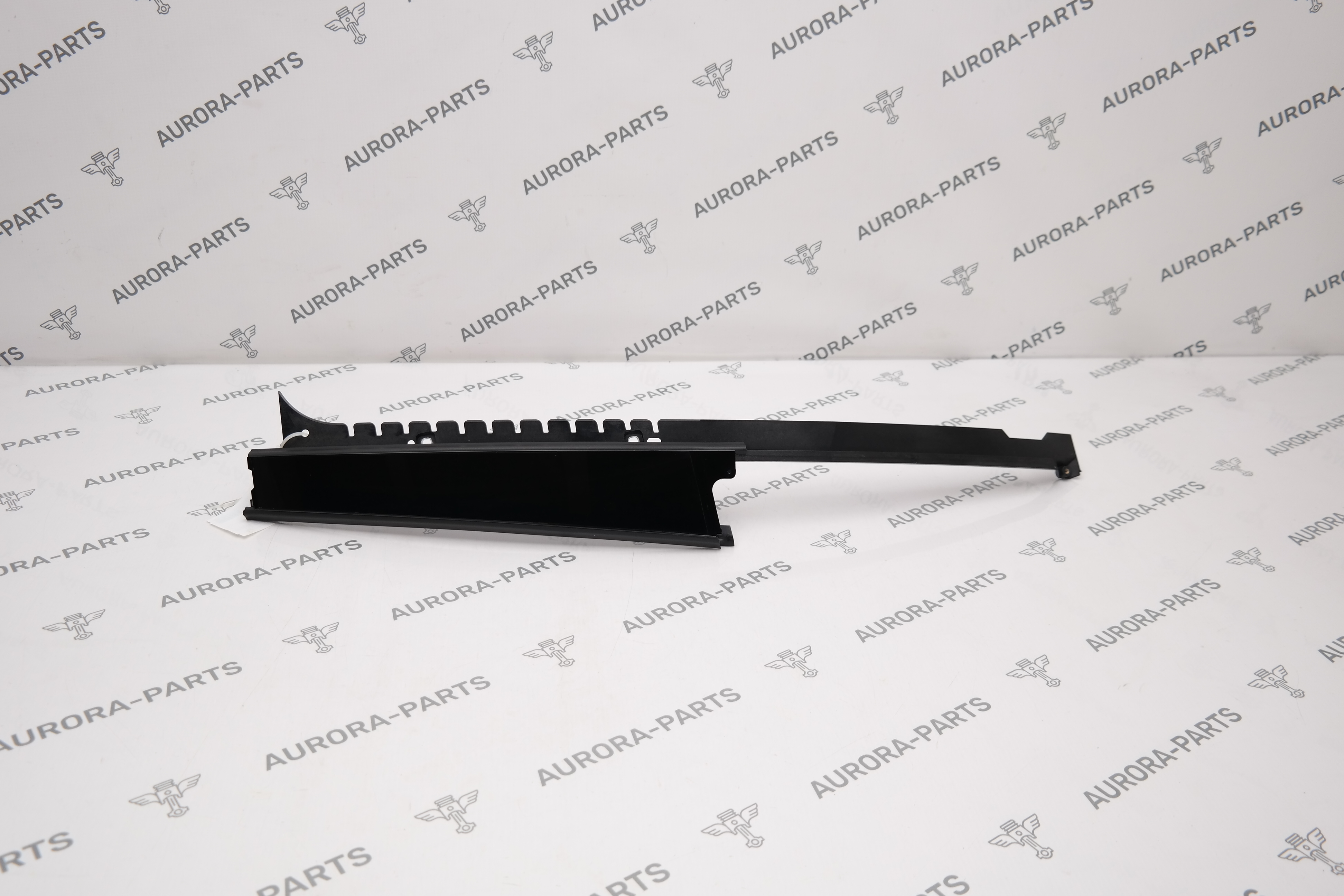 Накладка вертикальная задней двери (стойка B) LH Porsche Panamera