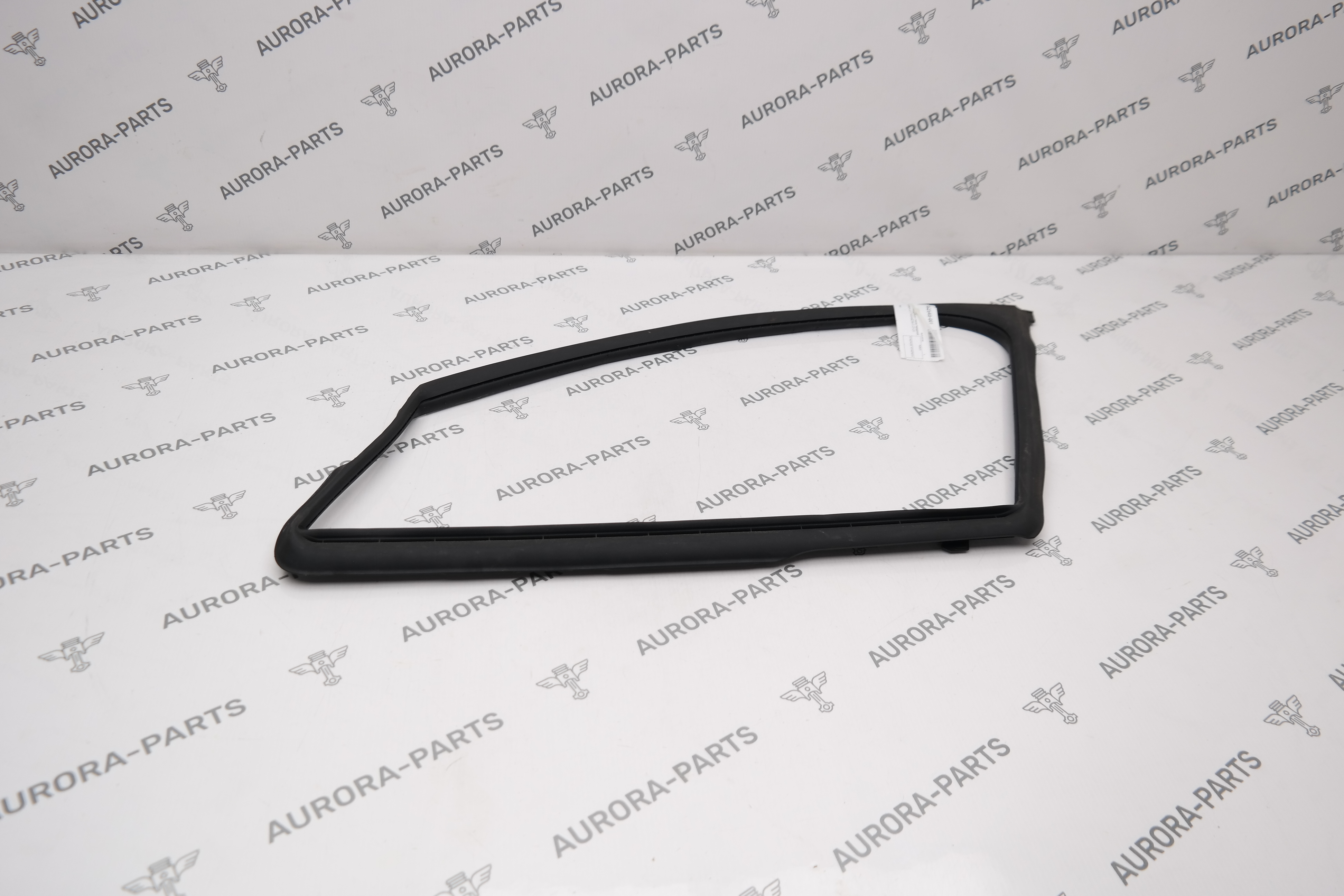 Направляющая стекла передней двери LH Porsche Panamera