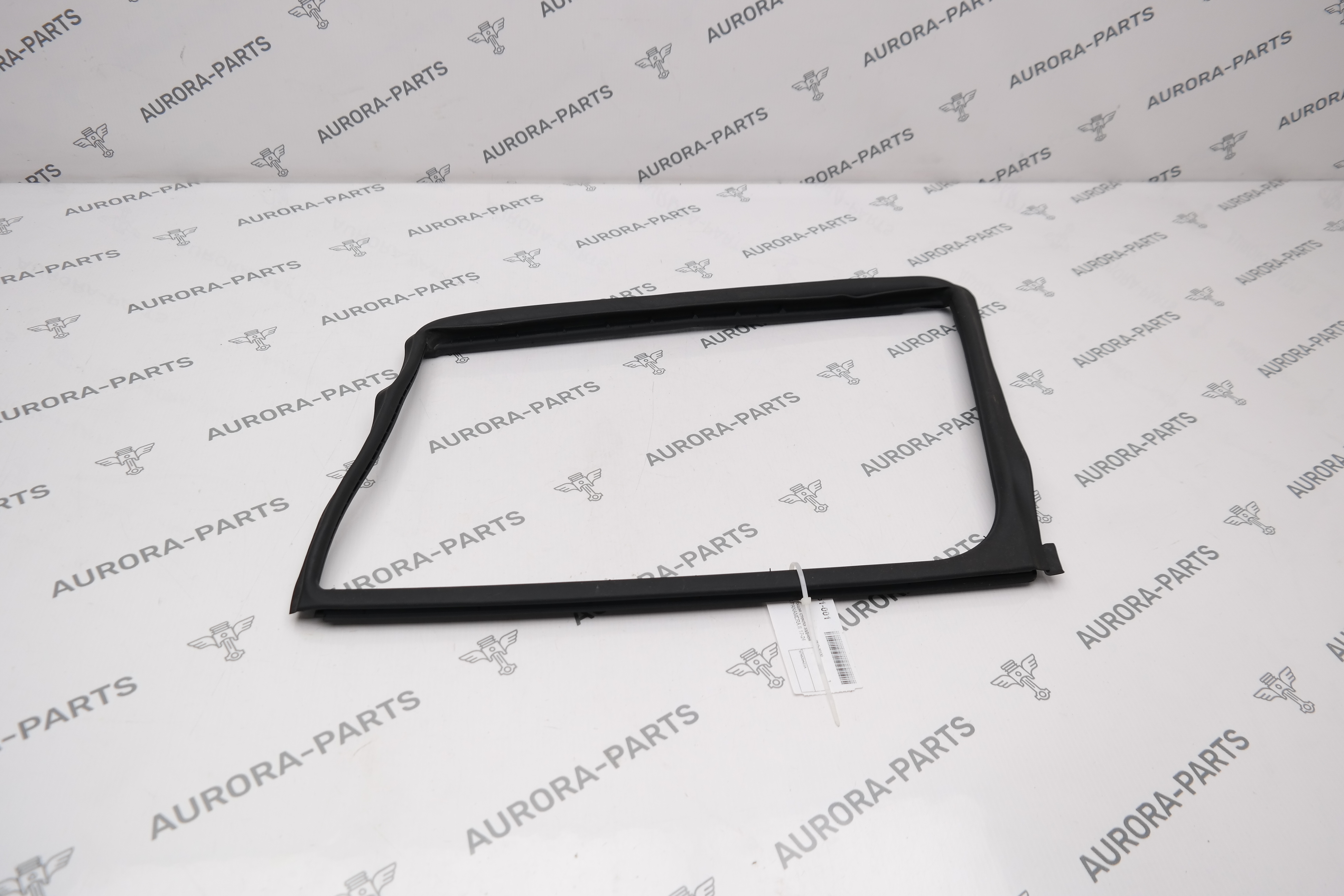 Направляющая стекла задней двери LH Porsche Panamera