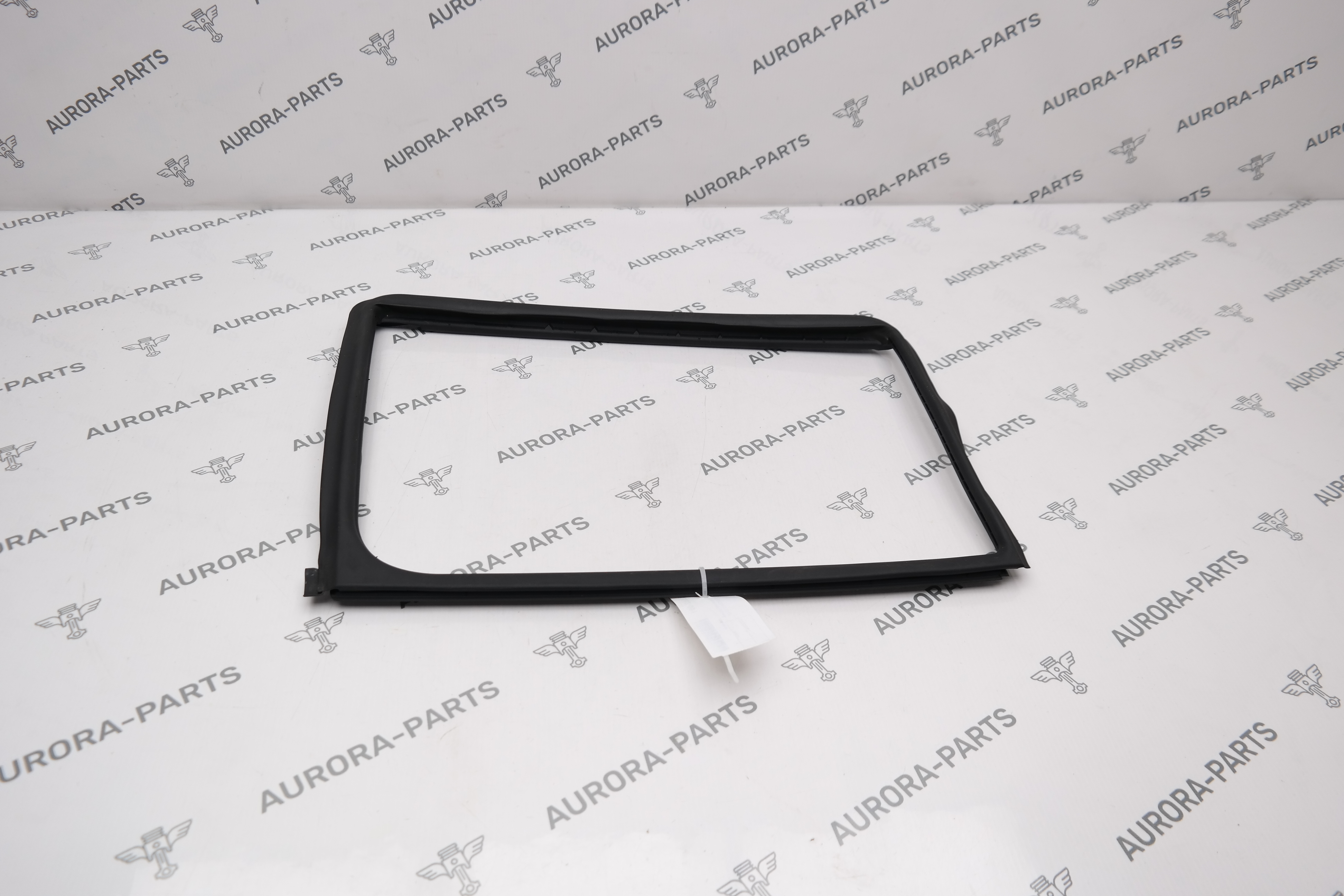 Направляющая стекла задней двери RH Porsche Panamera