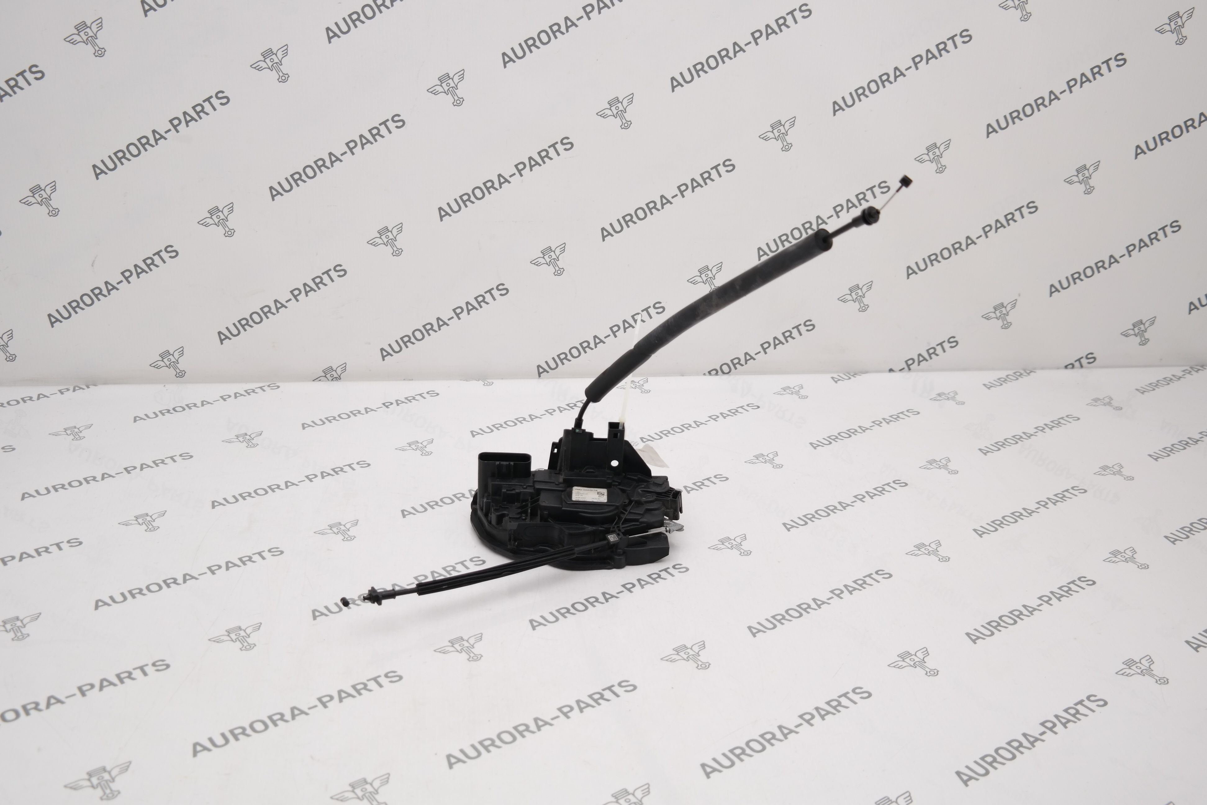 Замок передней двери RH Land Rover Defender