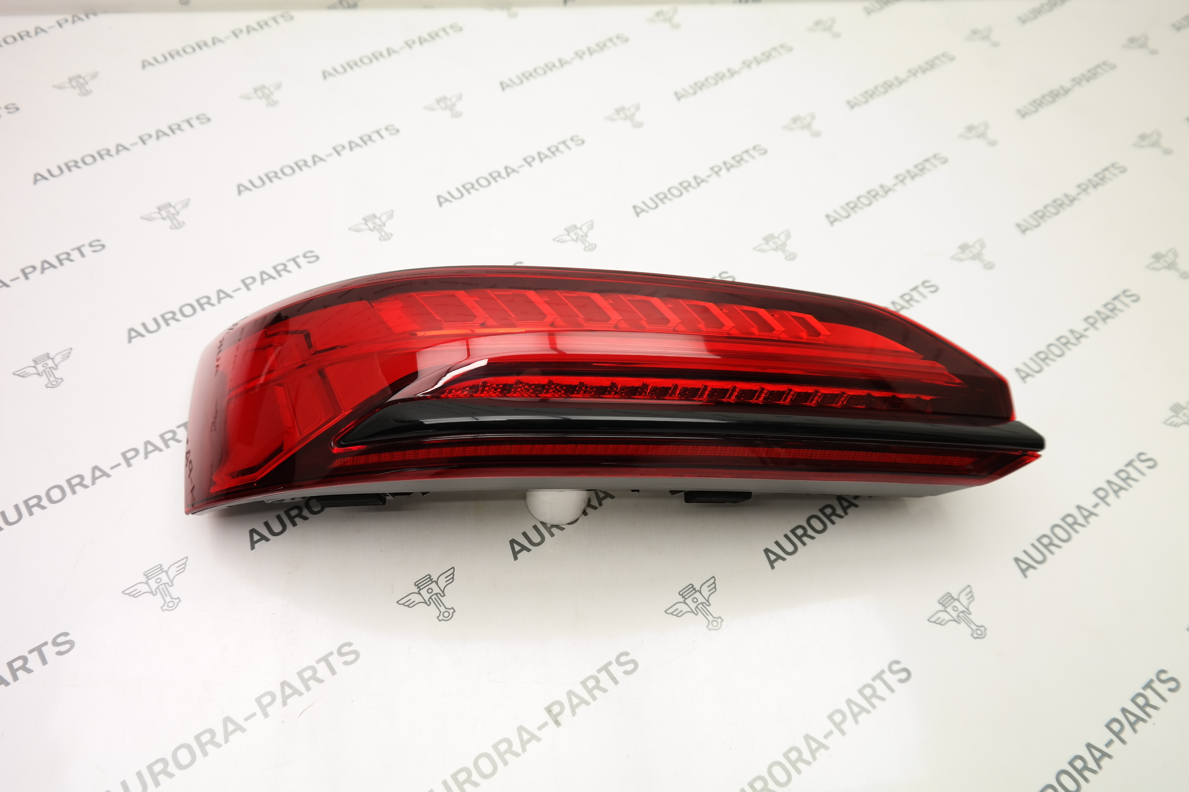 Фонарь задний LH в крышку рейстайлинг (светодиодный) Audi Q7