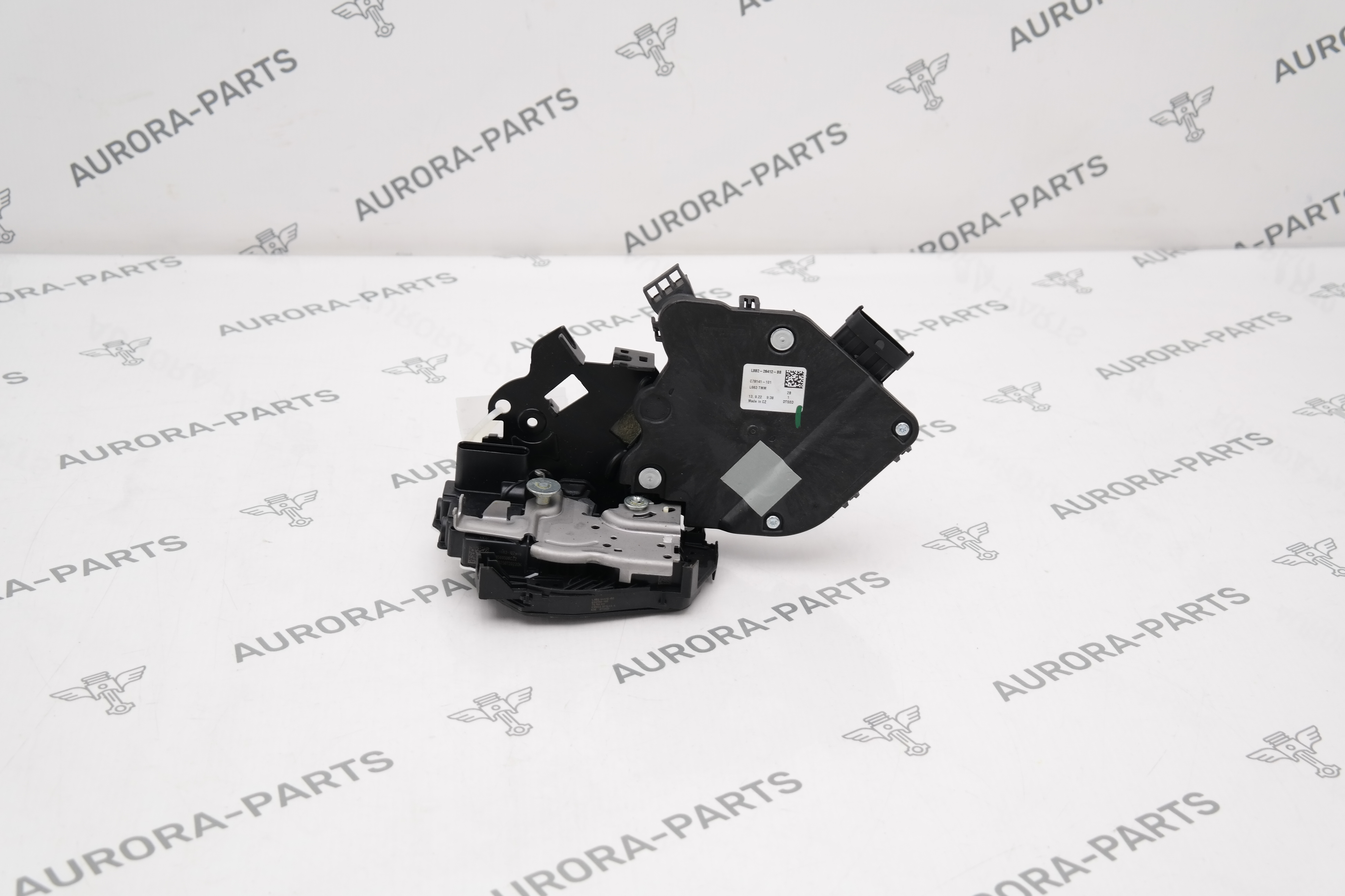 Замок крышки багажника Land Rover Defender